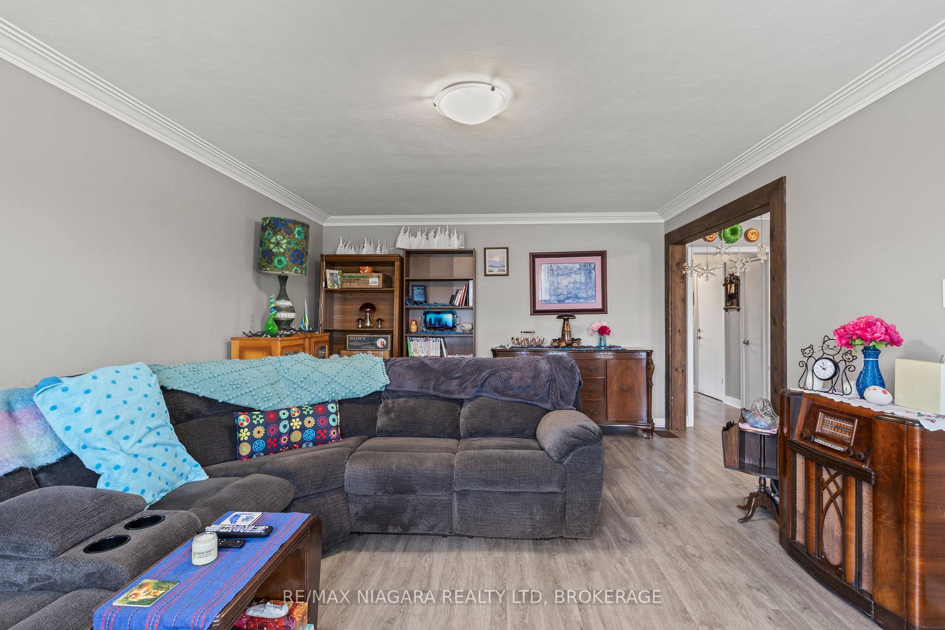 Photo 11 of 18 Chalmers Street, St. Catharines, Facer — HOMEH