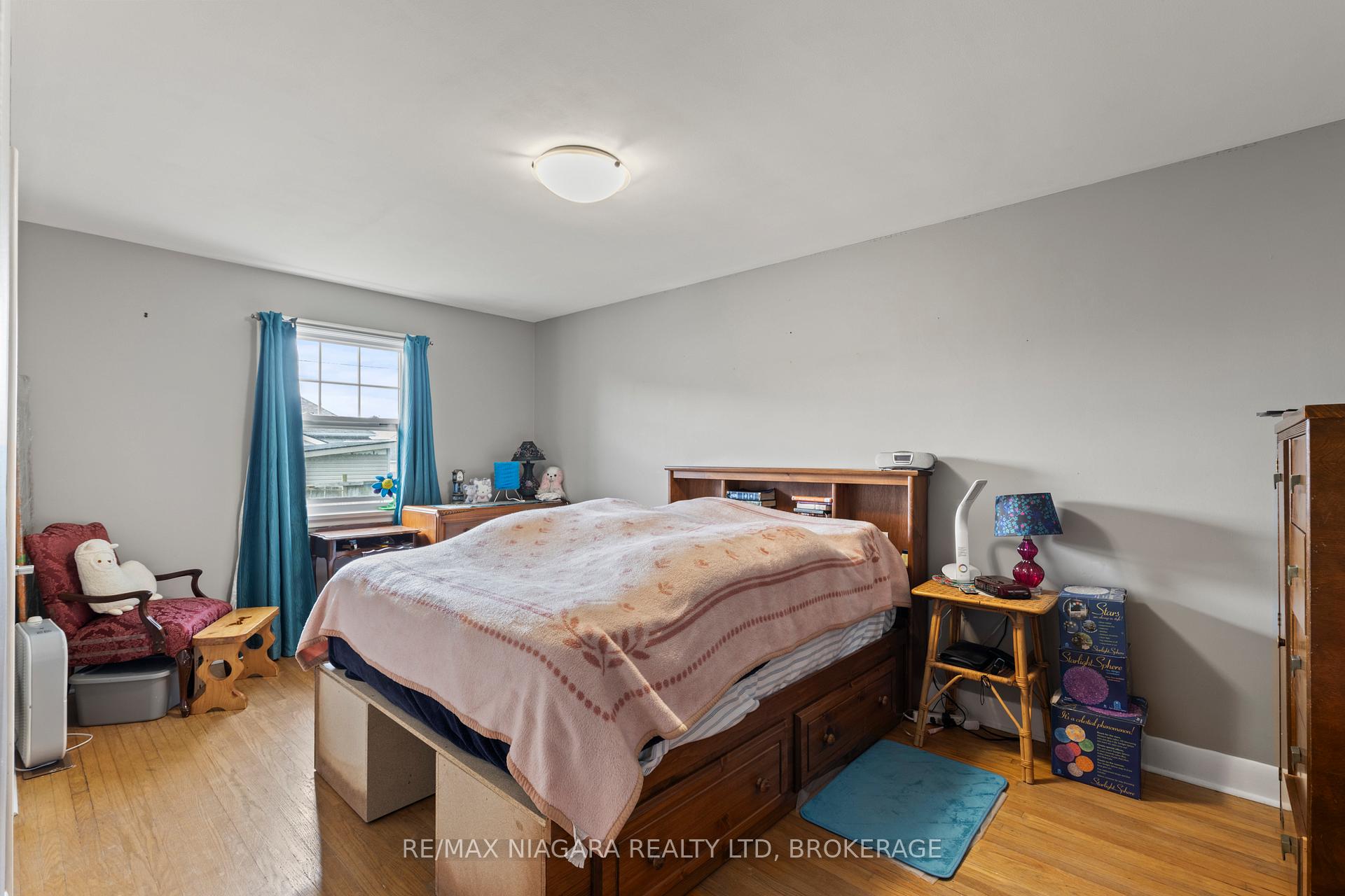 Photo 12 of 18 Chalmers Street, St. Catharines, Facer — HOMEH