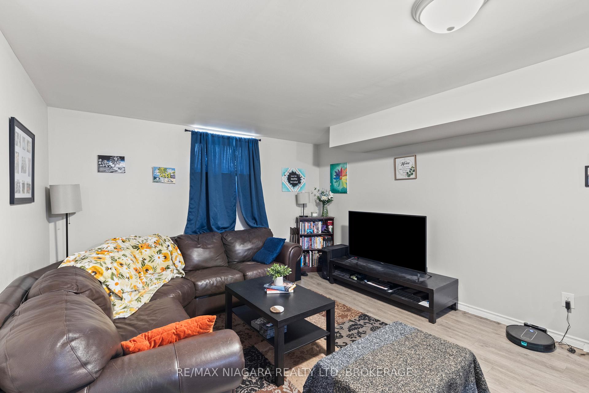 Photo 20 of 18 Chalmers Street, St. Catharines, Facer — HOMEH