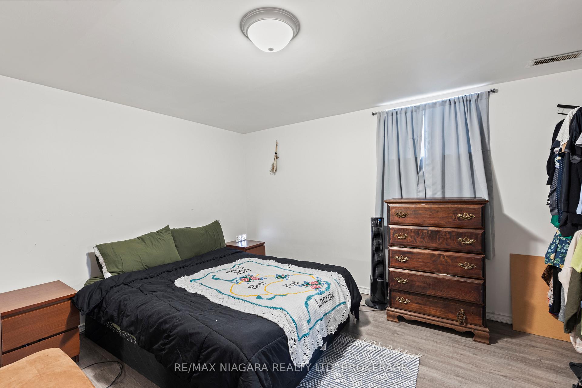 Photo 23 of 18 Chalmers Street, St. Catharines, Facer — HOMEH