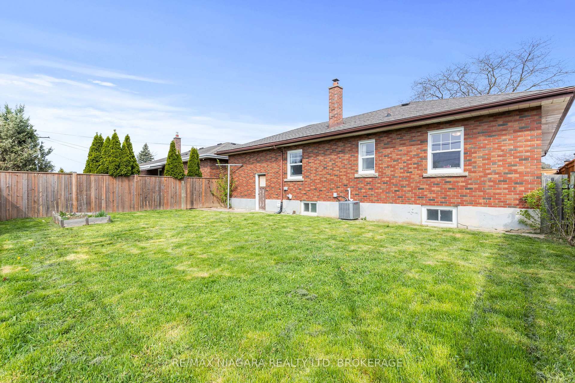 Photo 28 of 18 Chalmers Street, St. Catharines, Facer — HOMEH