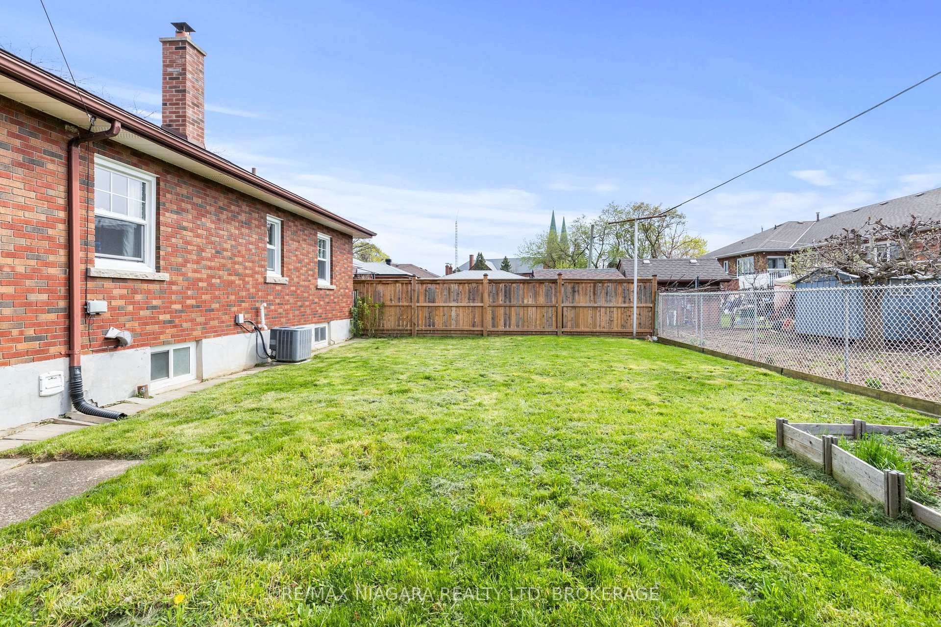 Photo 31 of 18 Chalmers Street, St. Catharines, Facer — HOMEH