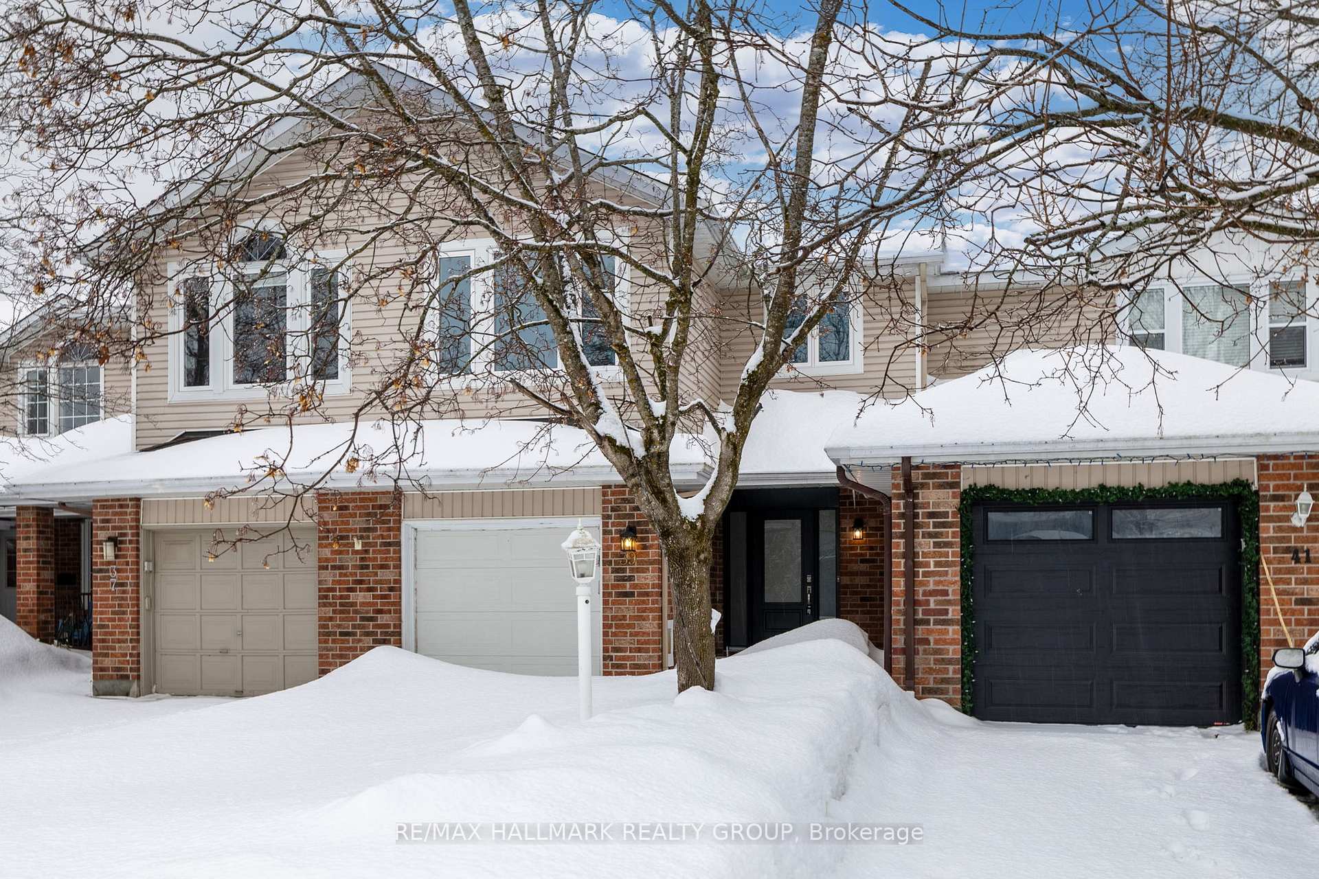 Photo 2 of 39 Whalings Circle, Ottawa, Stittsville (Central) — HOMEH