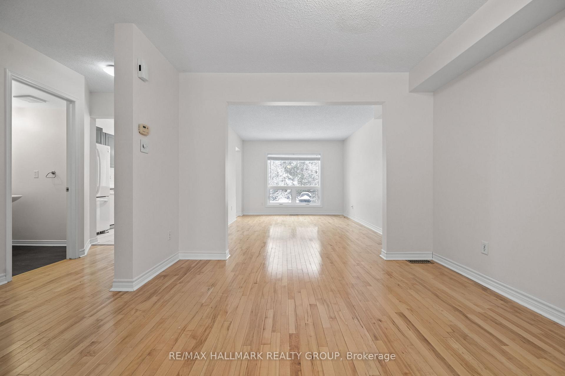 Photo 7 of 39 Whalings Circle, Ottawa, Stittsville (Central) — HOMEH