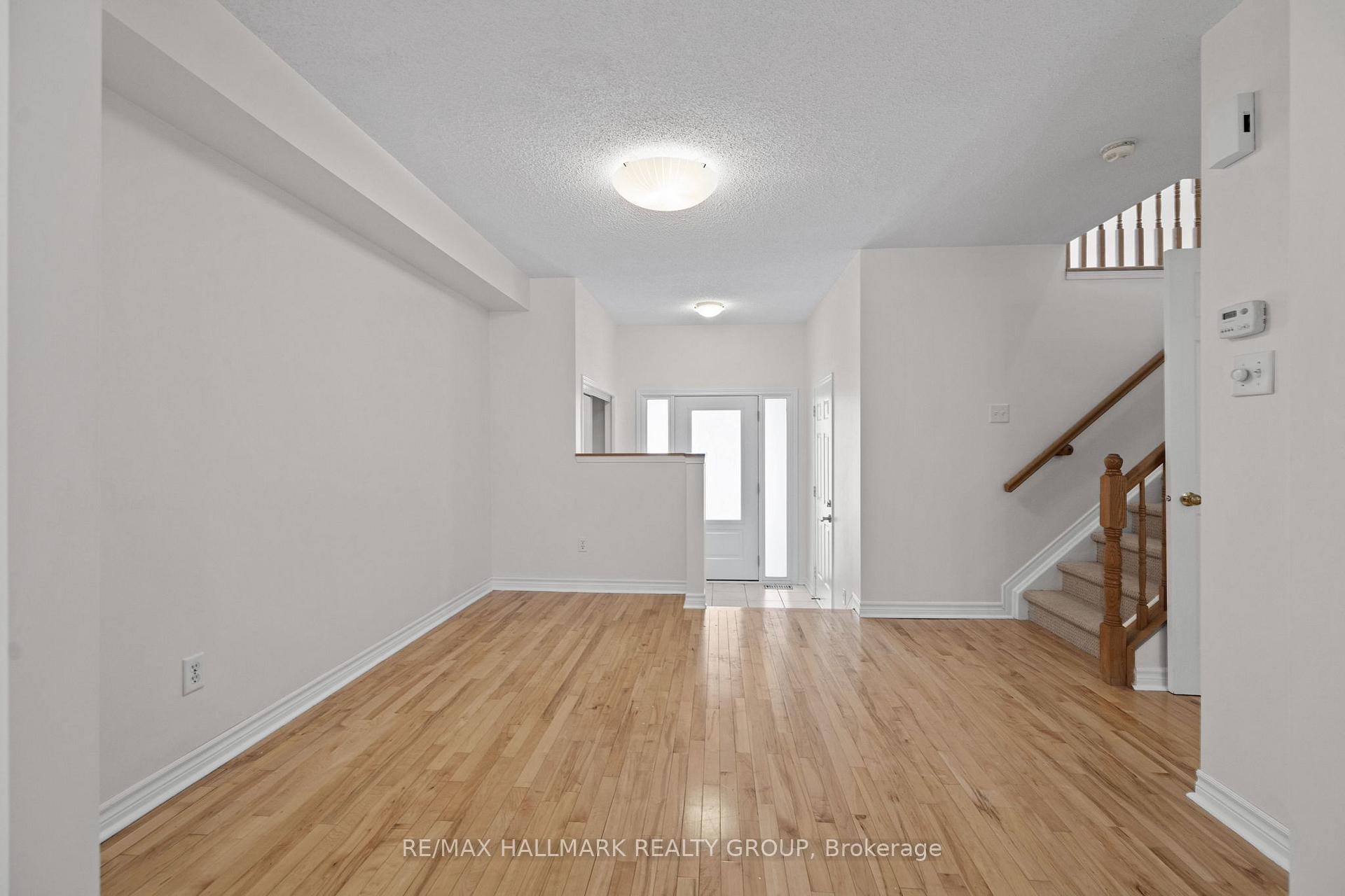 Photo 8 of 39 Whalings Circle, Ottawa, Stittsville (Central) — HOMEH