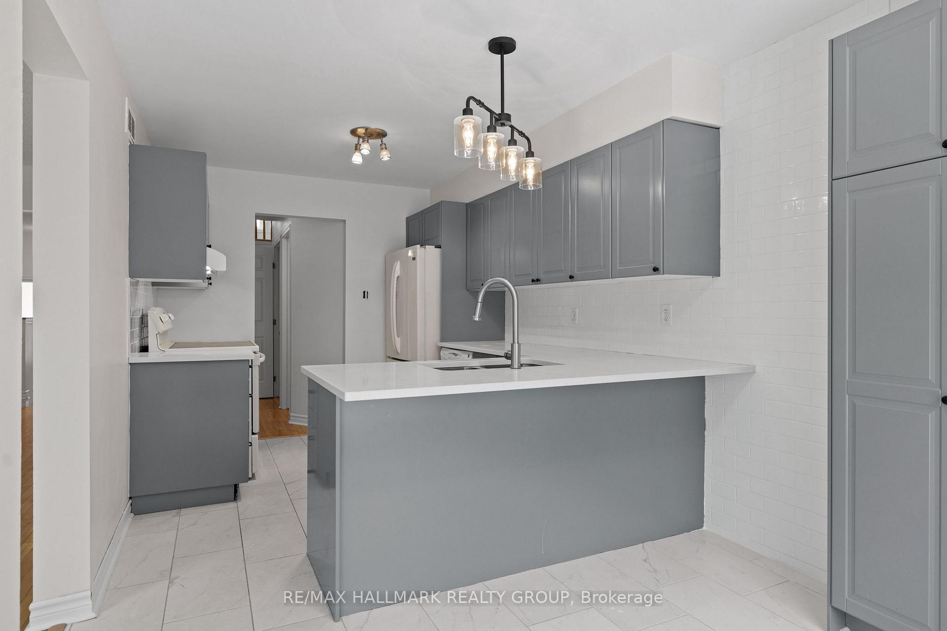 Photo 12 of 39 Whalings Circle, Ottawa, Stittsville (Central) — HOMEH
