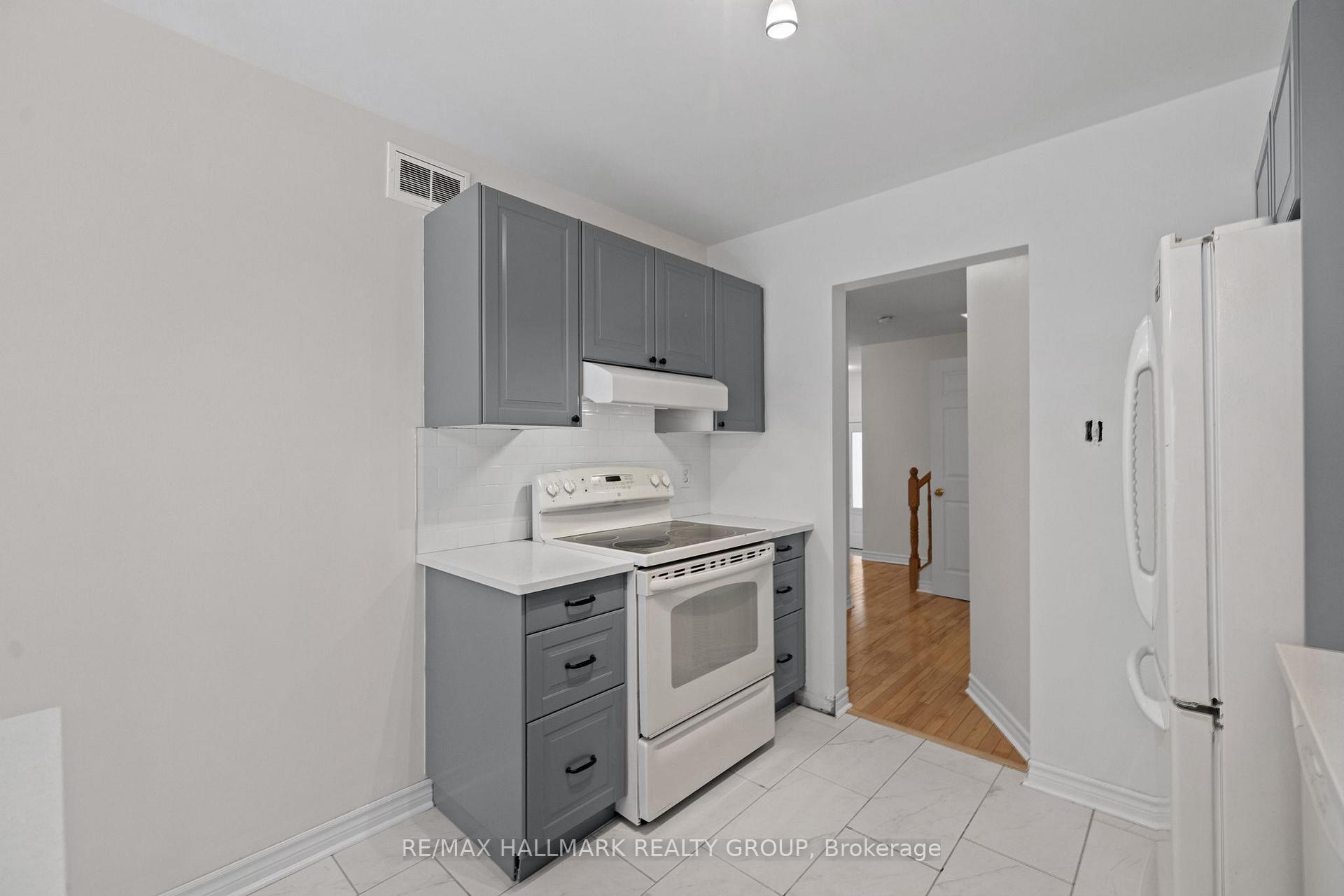 Photo 17 of 39 Whalings Circle, Ottawa, Stittsville (Central) — HOMEH