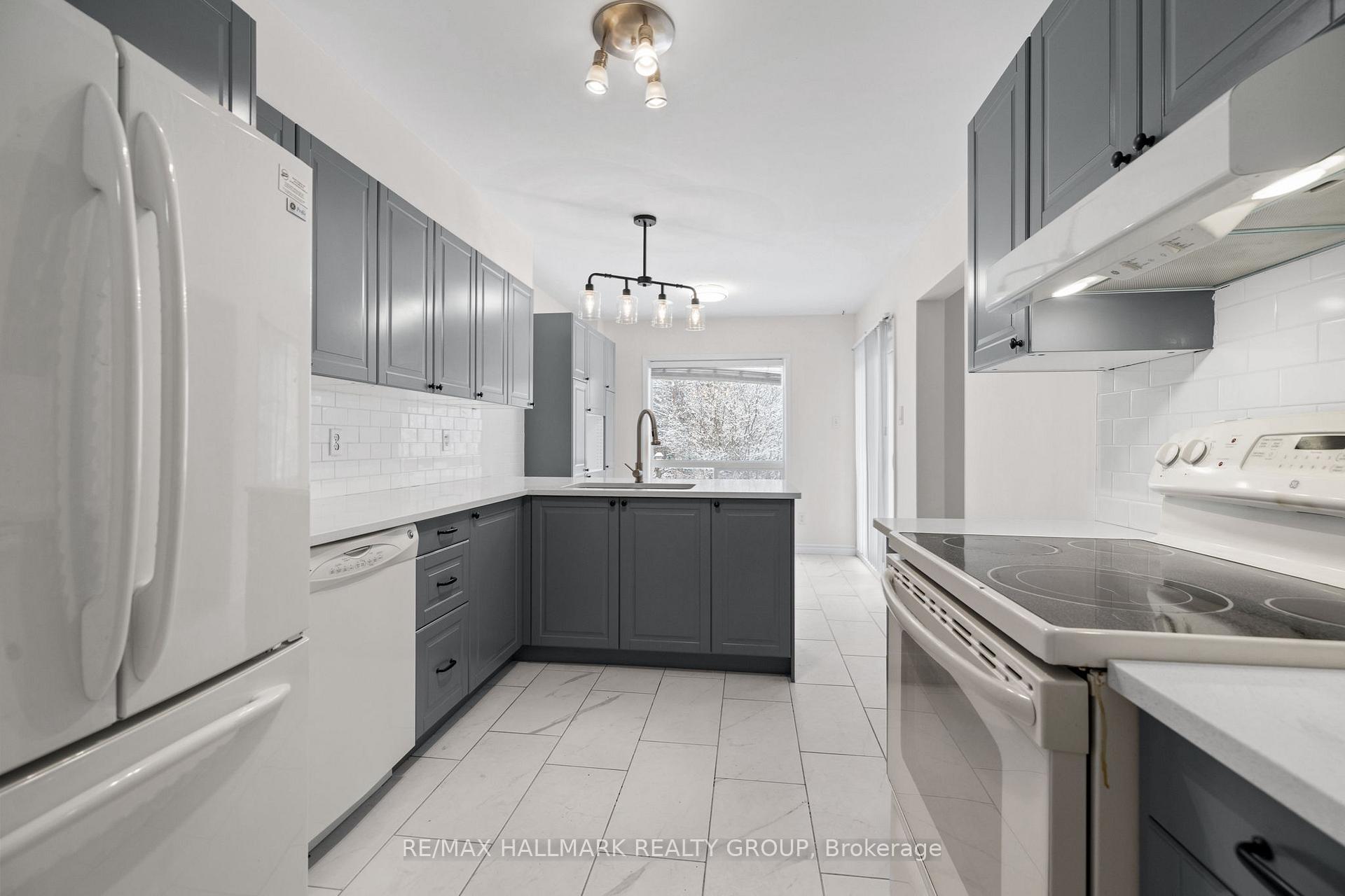 Photo 18 of 39 Whalings Circle, Ottawa, Stittsville (Central) — HOMEH