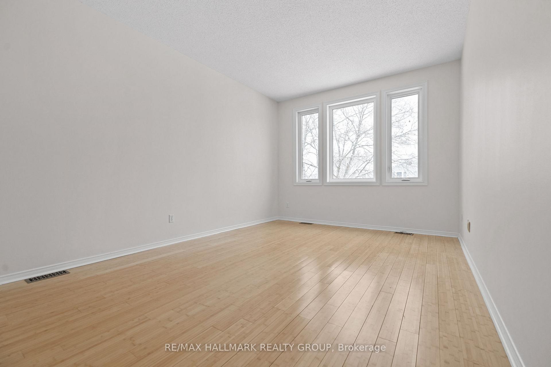 Photo 22 of 39 Whalings Circle, Ottawa, Stittsville (Central) — HOMEH