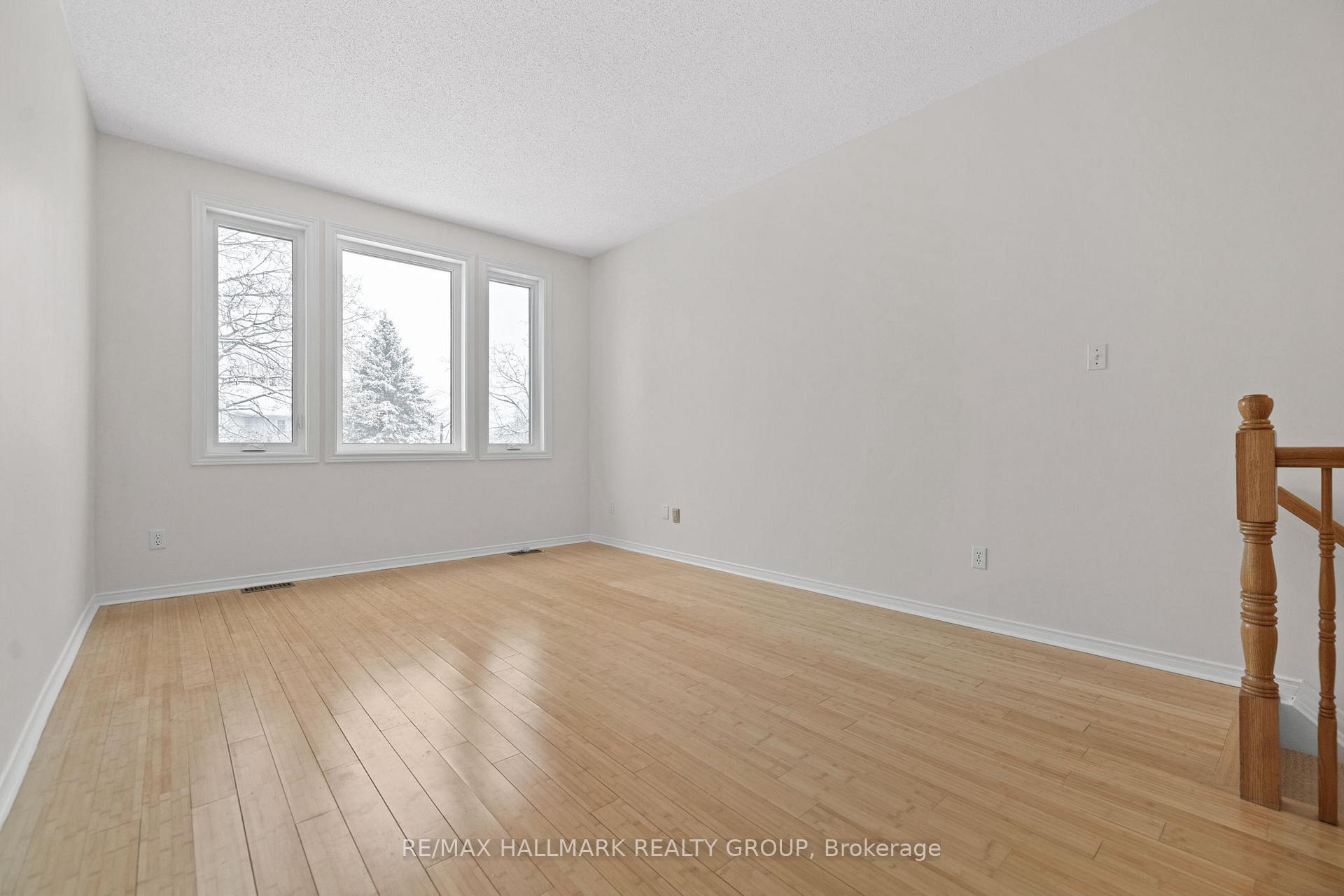 Photo 23 of 39 Whalings Circle, Ottawa, Stittsville (Central) — HOMEH