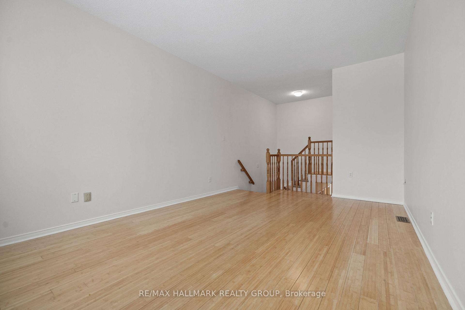 Photo 24 of 39 Whalings Circle, Ottawa, Stittsville (Central) — HOMEH