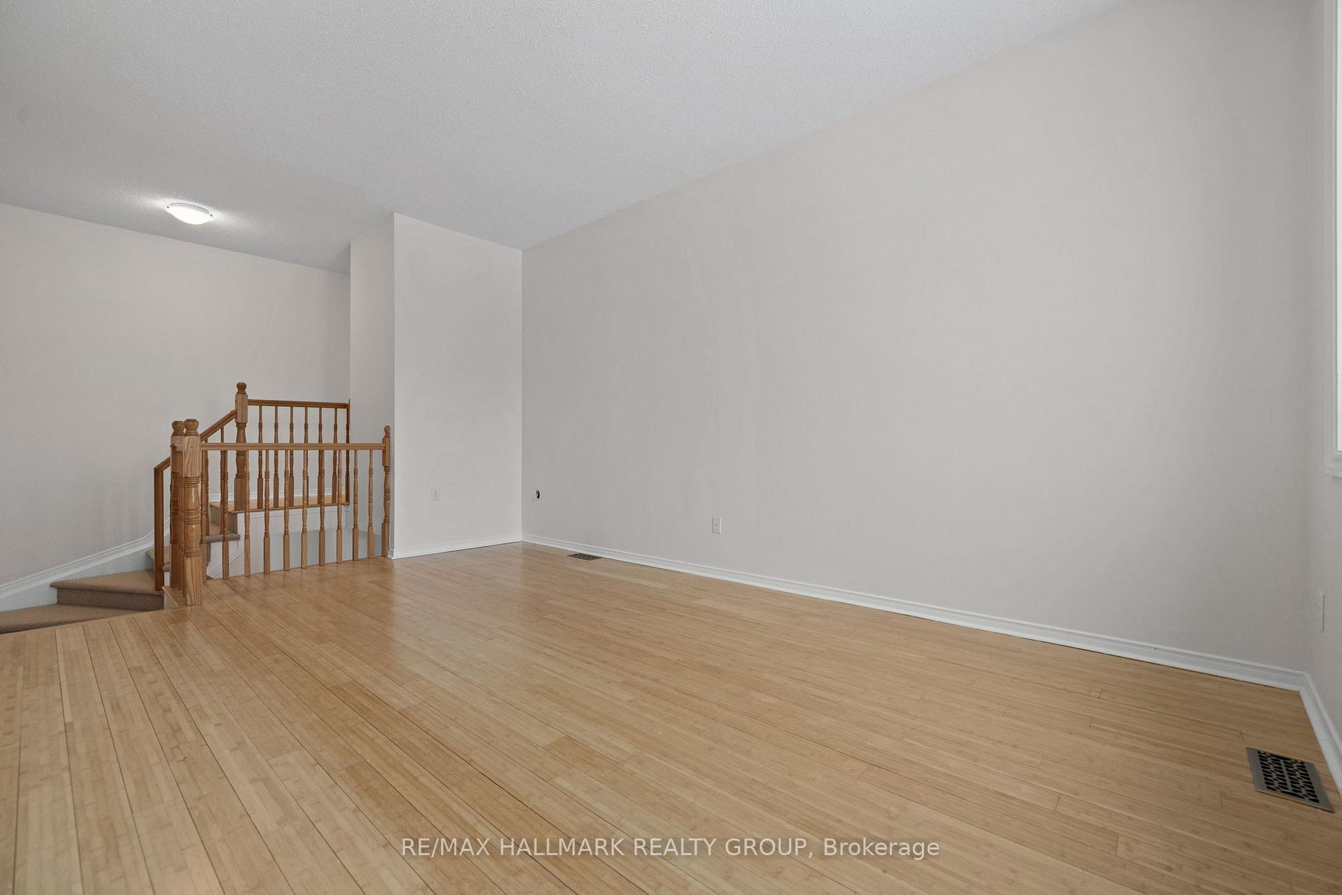Photo 25 of 39 Whalings Circle, Ottawa, Stittsville (Central) — HOMEH