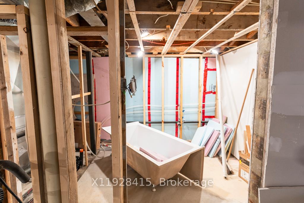Photo 16 of 314 Wellington Street, St. Thomas — HOMEH