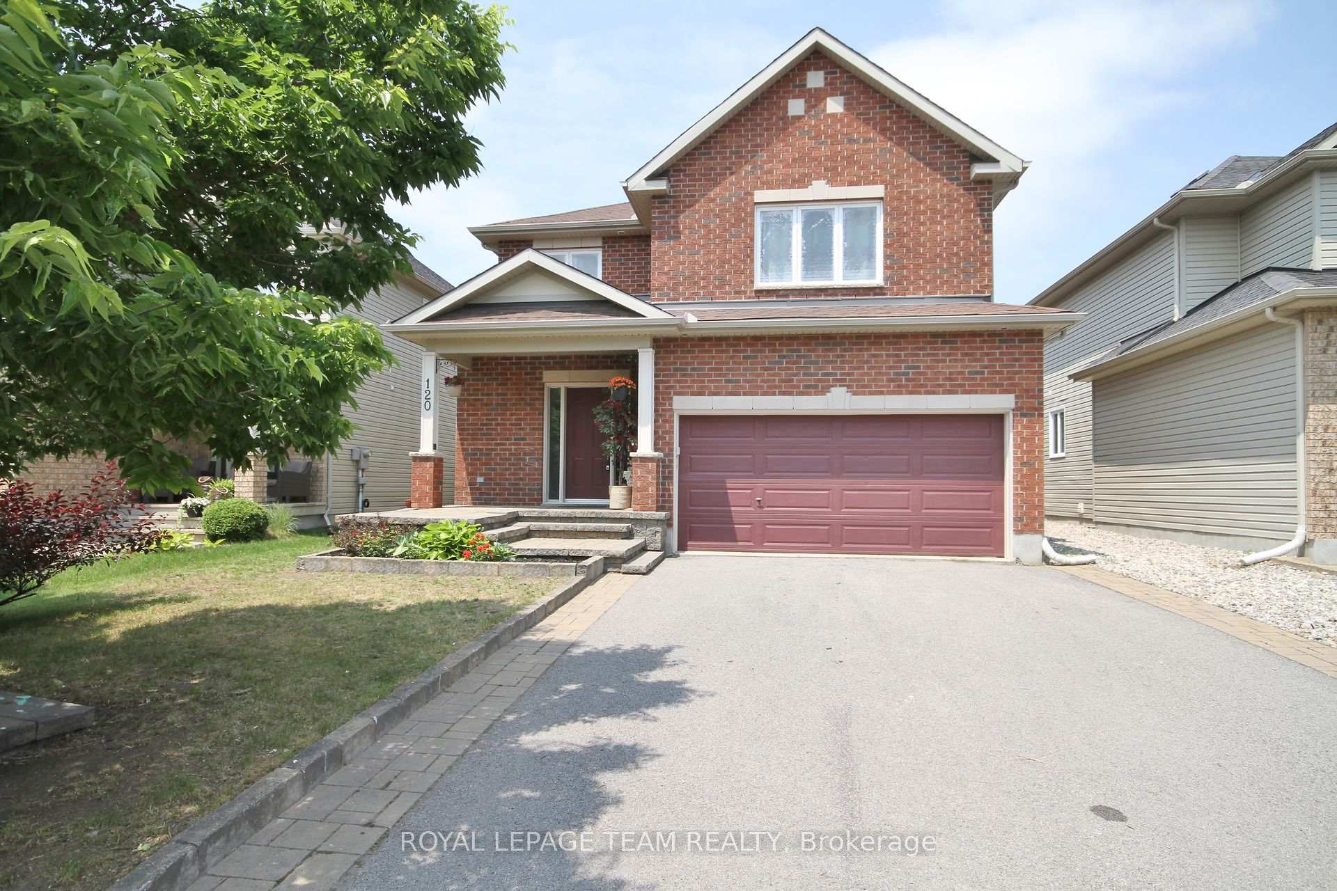 Front of 120 Bandelier Way