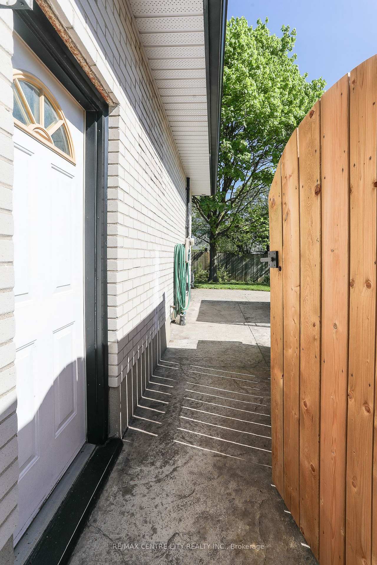 Photo 4 of 44 Sparta Street, St. Thomas — HOMEH