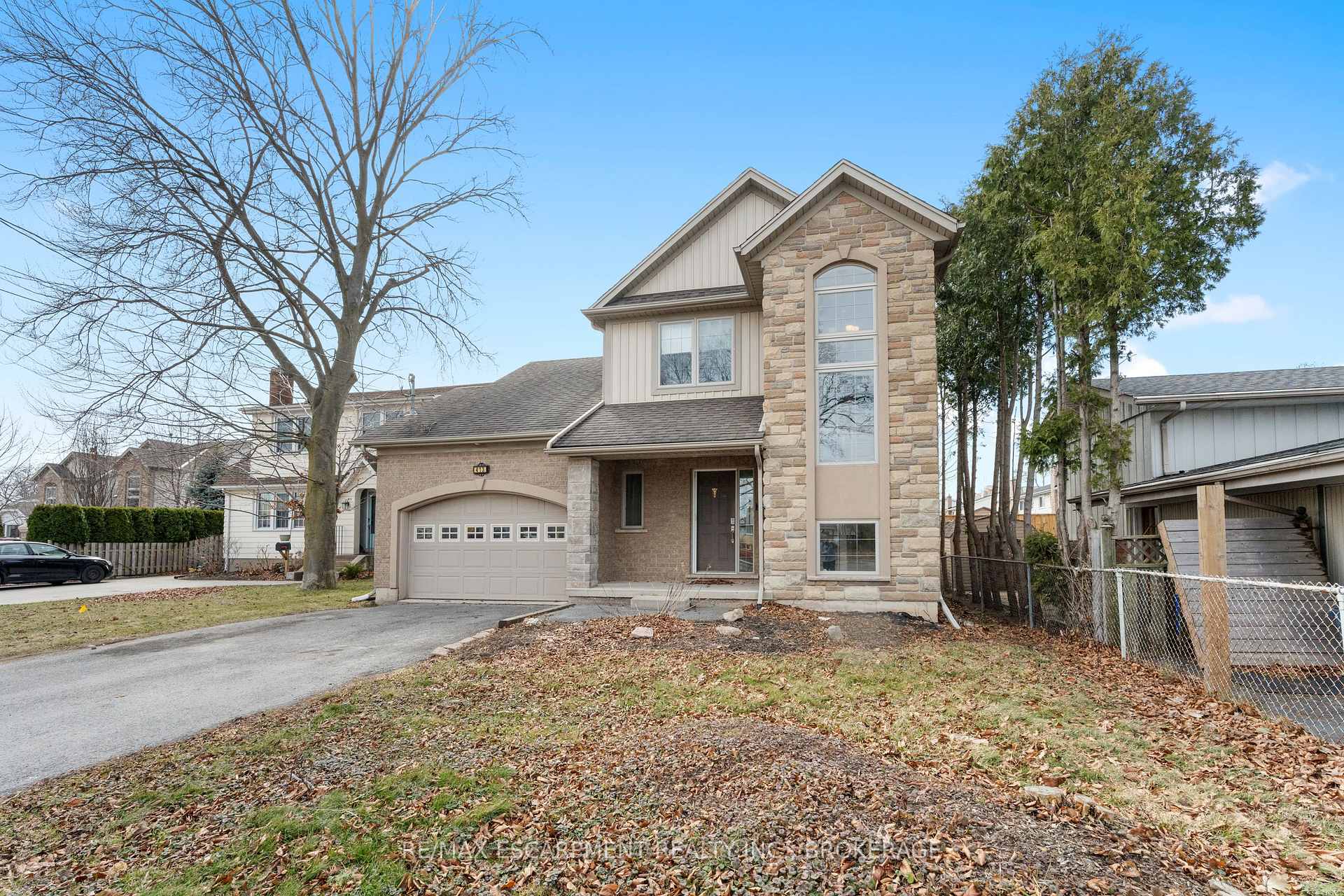 Photo 2 of 413 Niagara Street, St. Catharines, Carlton/Bunting — HOMEH