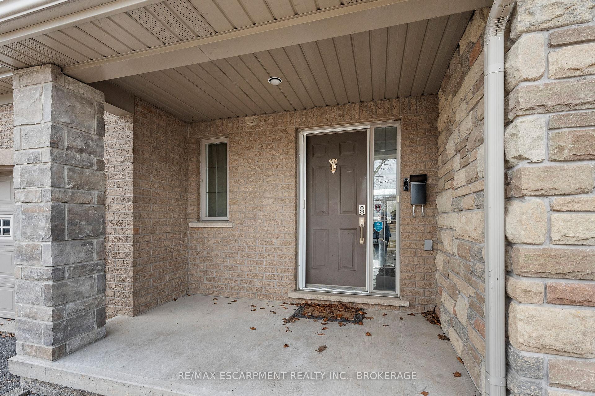 Photo 4 of 413 Niagara Street, St. Catharines, Carlton/Bunting — HOMEH