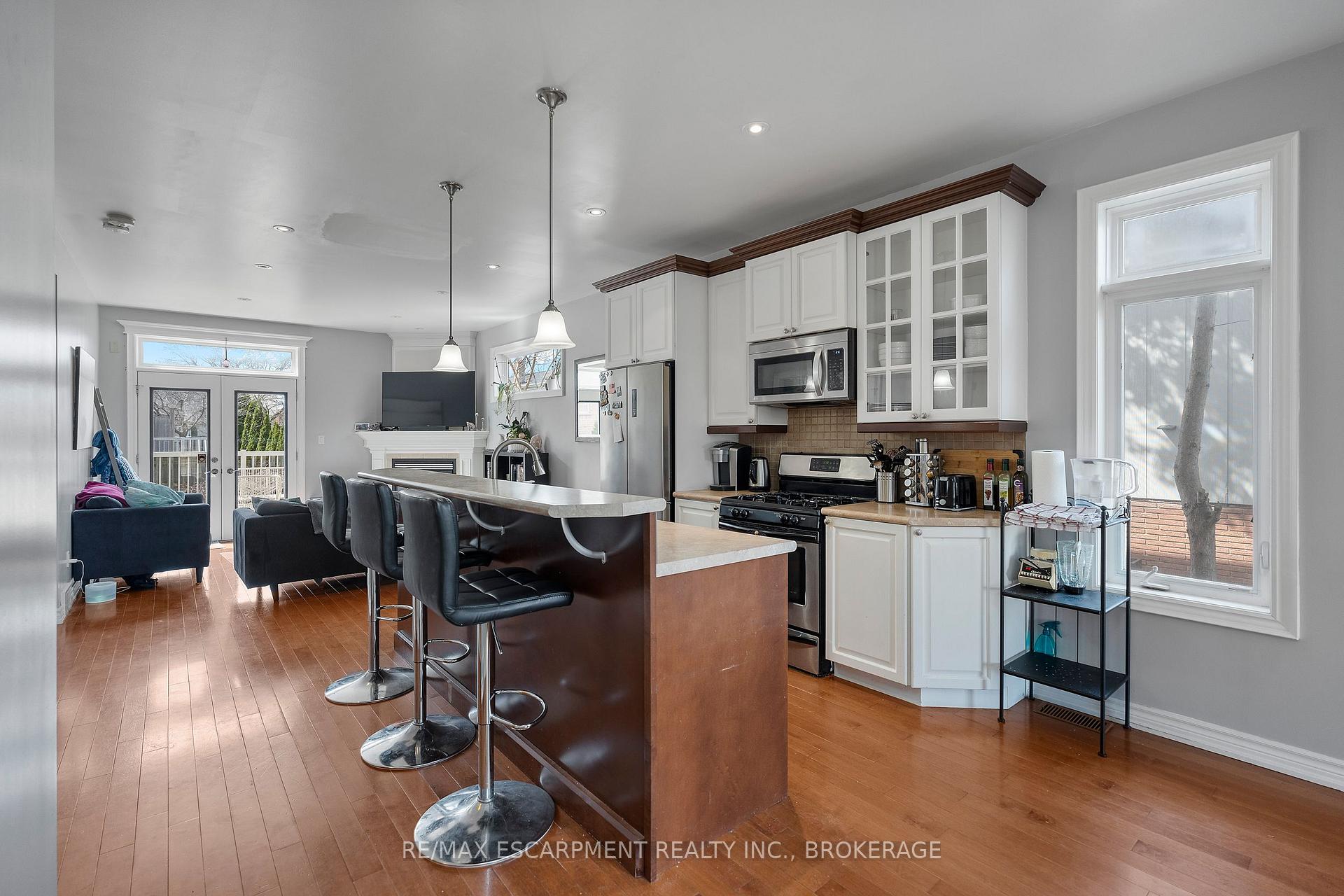 Photo 6 of 413 Niagara Street, St. Catharines, Carlton/Bunting — HOMEH