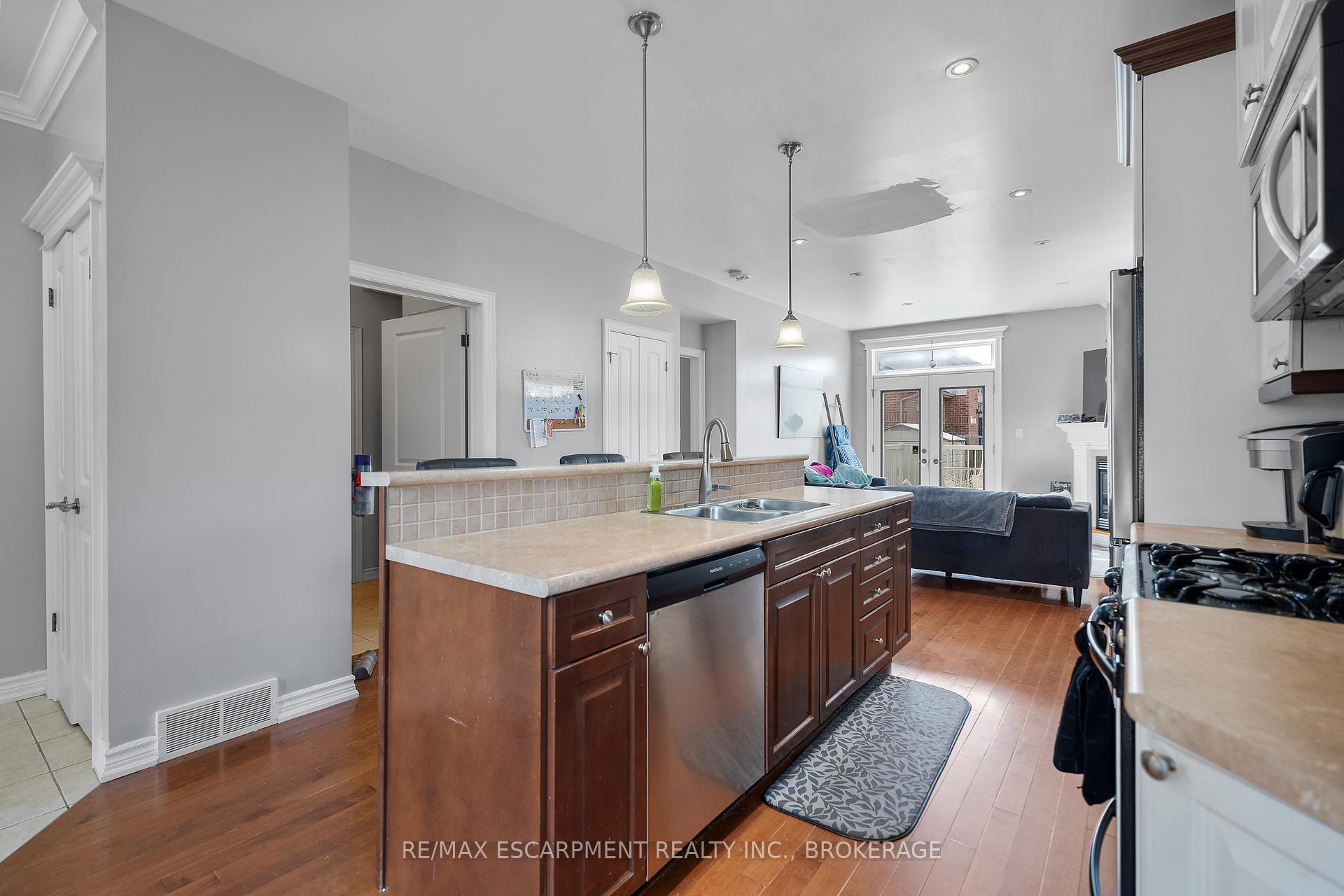 Photo 7 of 413 Niagara Street, St. Catharines, Carlton/Bunting — HOMEH
