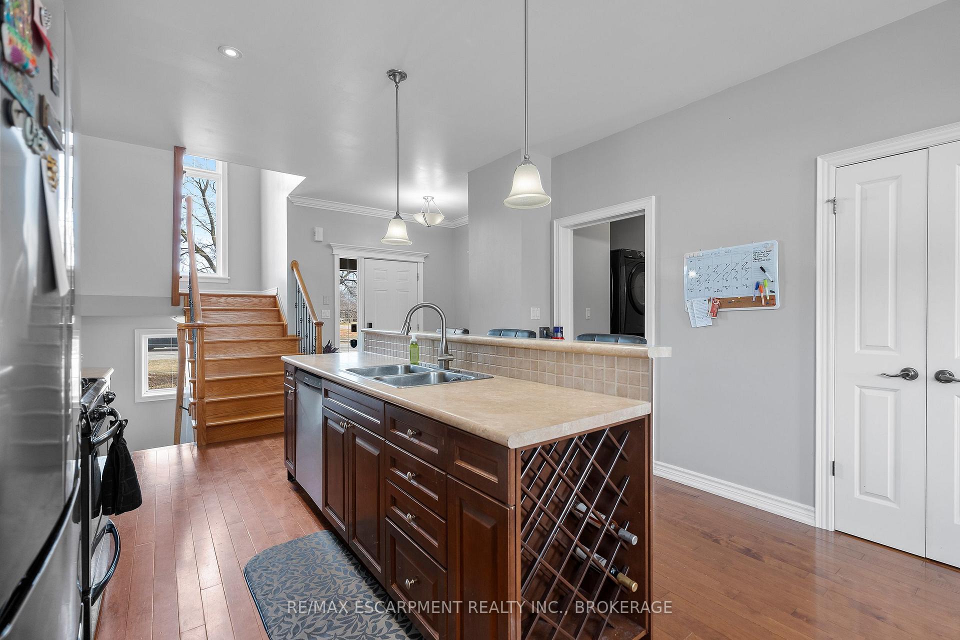 Photo 9 of 413 Niagara Street, St. Catharines, Carlton/Bunting — HOMEH