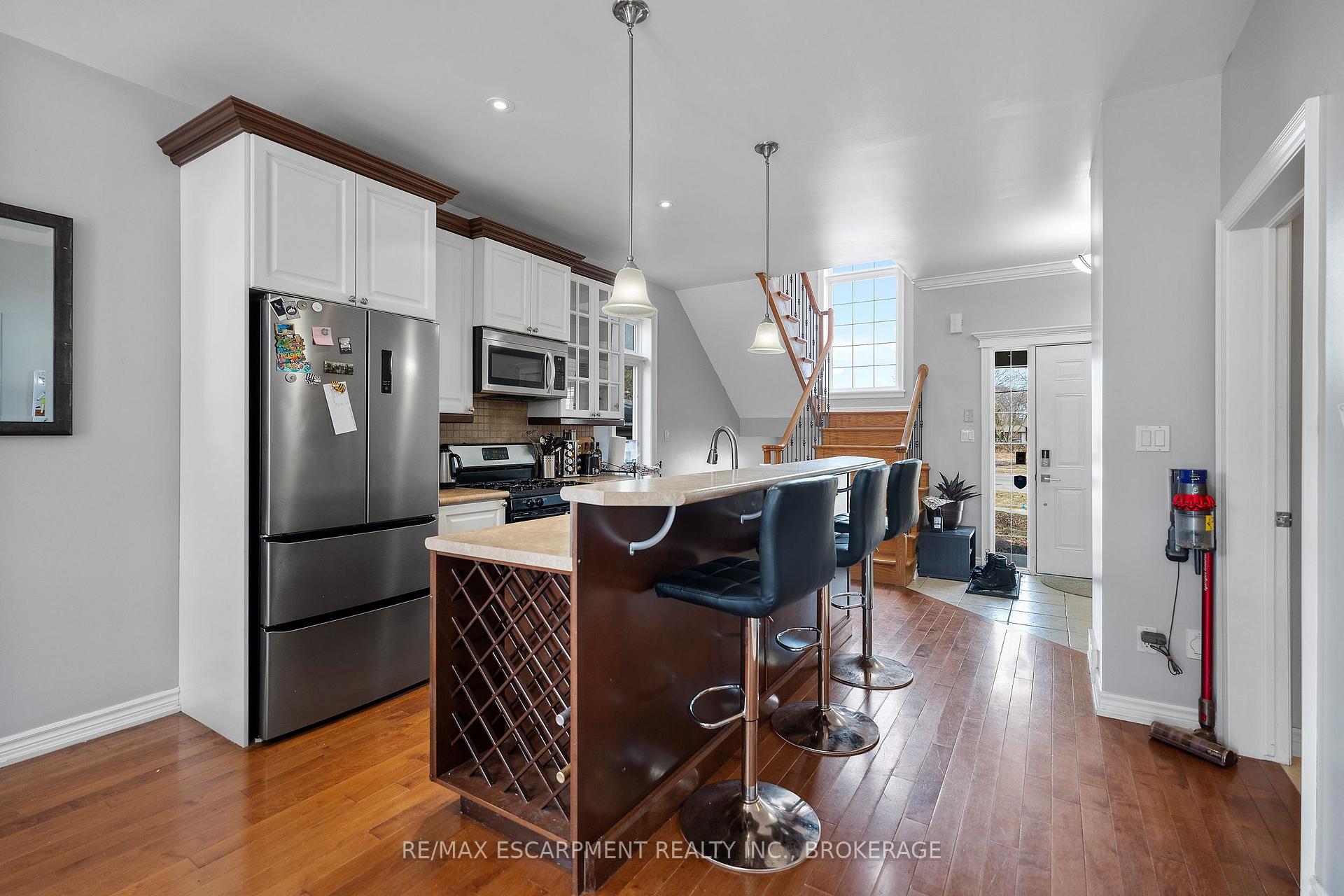 Photo 10 of 413 Niagara Street, St. Catharines, Carlton/Bunting — HOMEH