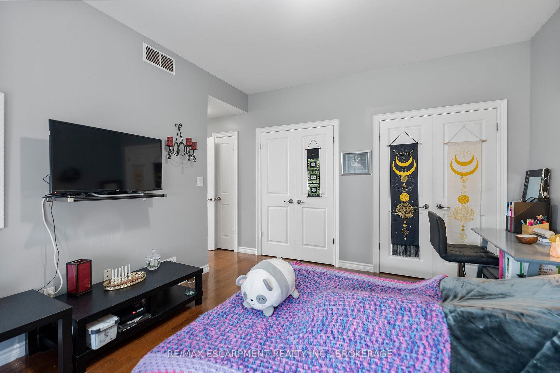 Photo 16 of 413 Niagara Street, St. Catharines, Carlton/Bunting — HOMEH