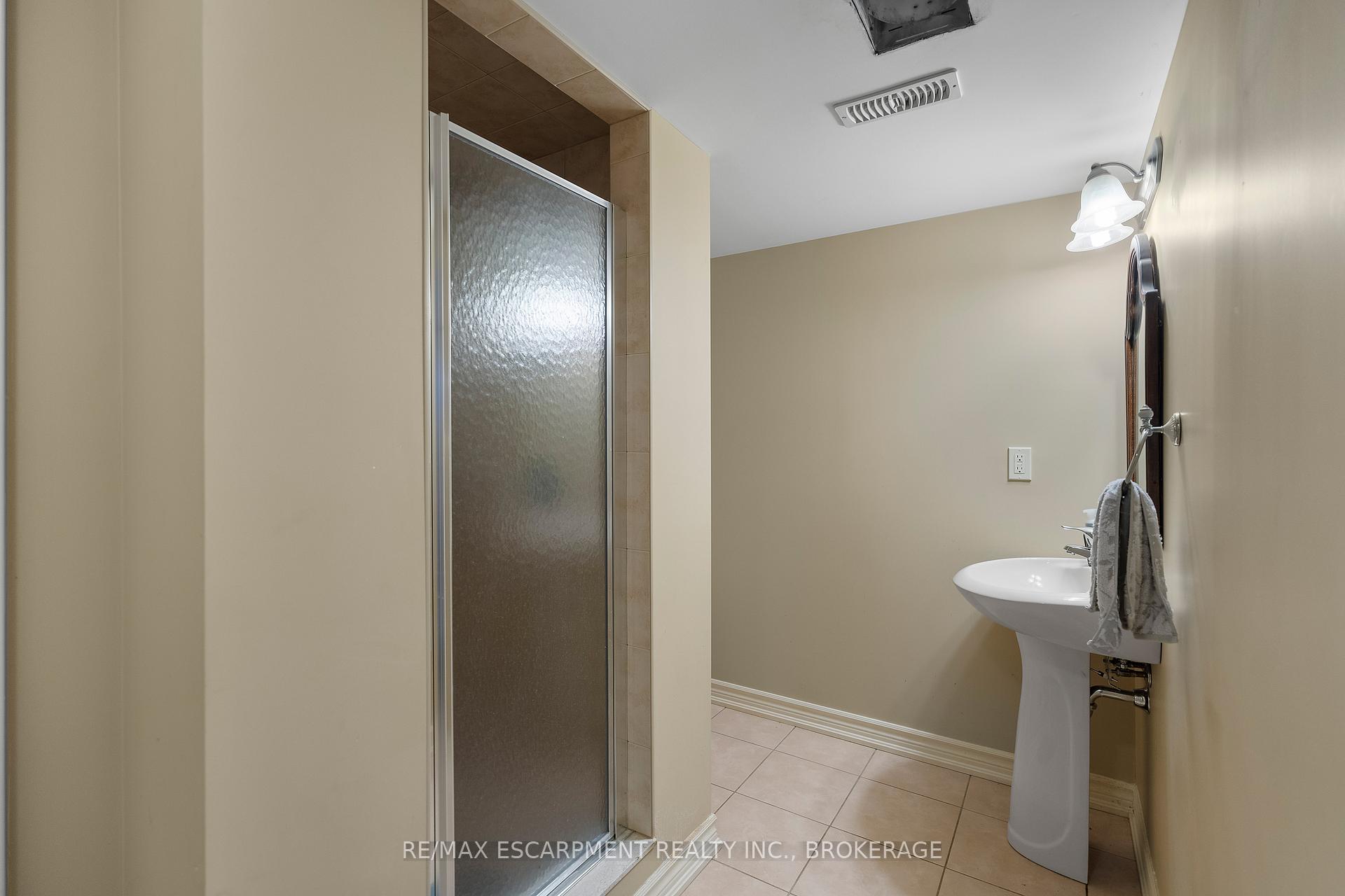 Photo 27 of 413 Niagara Street, St. Catharines, Carlton/Bunting — HOMEH