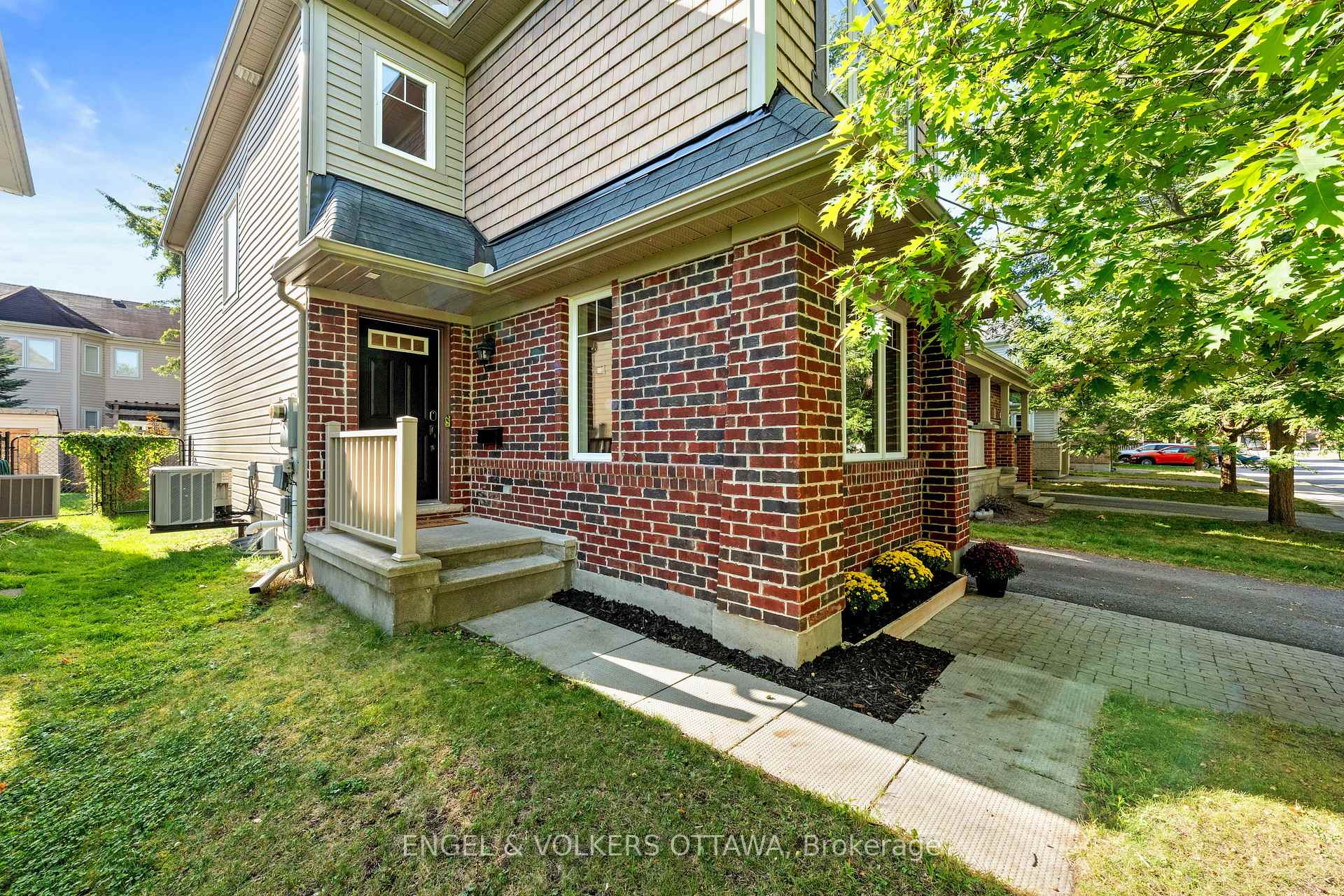 Photo 2 of 416 Vendevale Avenue, Ottawa, Stittsville (North) — HOMEH