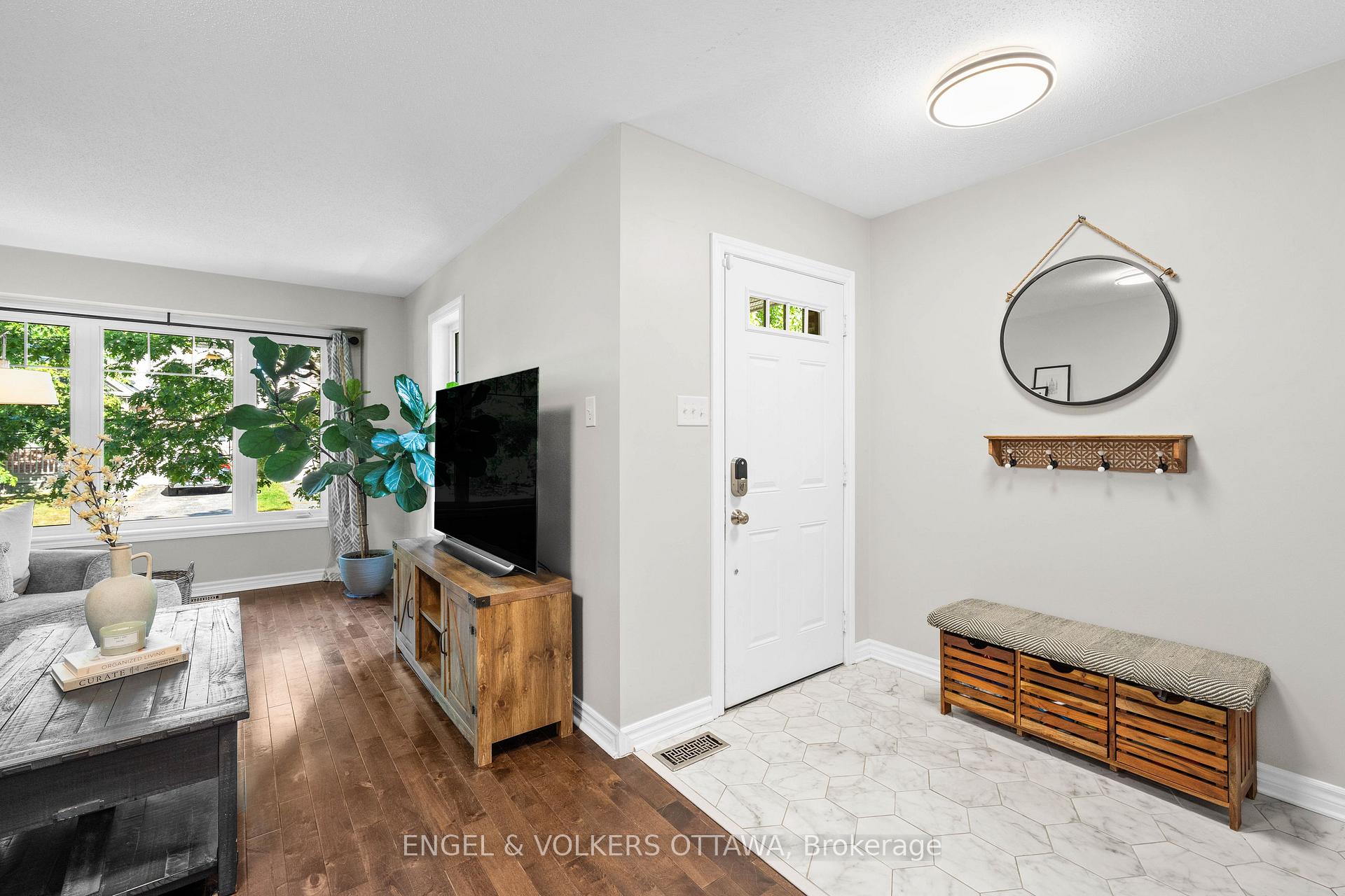 Photo 3 of 416 Vendevale Avenue, Ottawa, Stittsville (North) — HOMEH