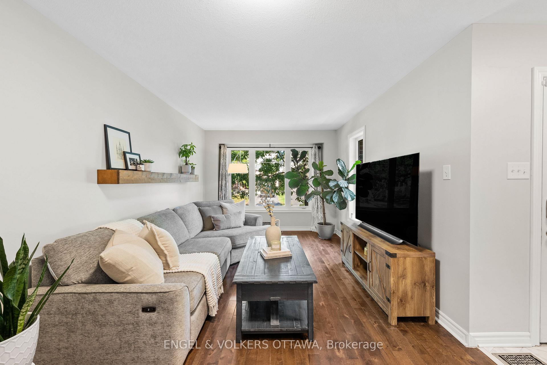 Photo 4 of 416 Vendevale Avenue, Ottawa, Stittsville (North) — HOMEH