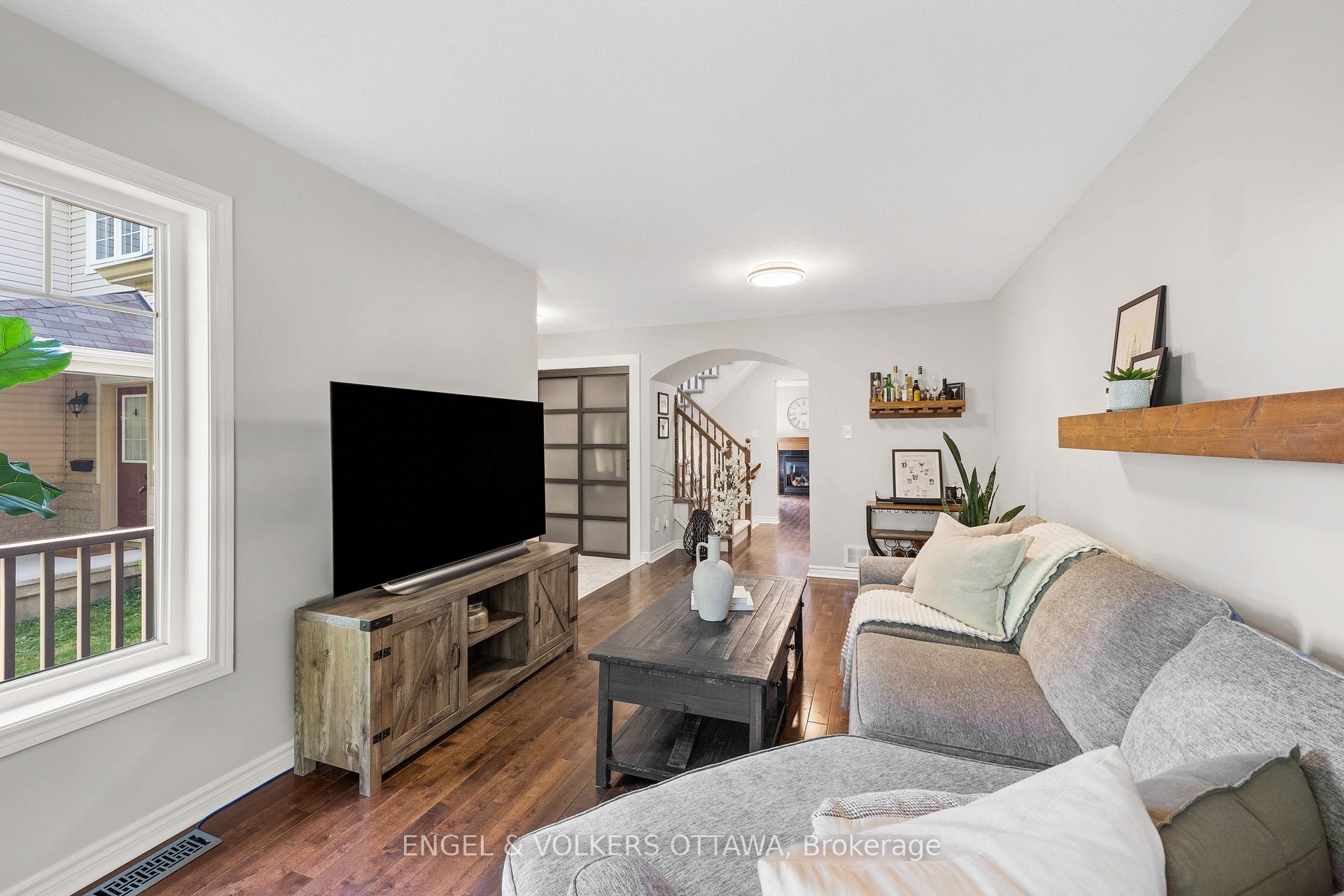 Photo 5 of 416 Vendevale Avenue, Ottawa, Stittsville (North) — HOMEH