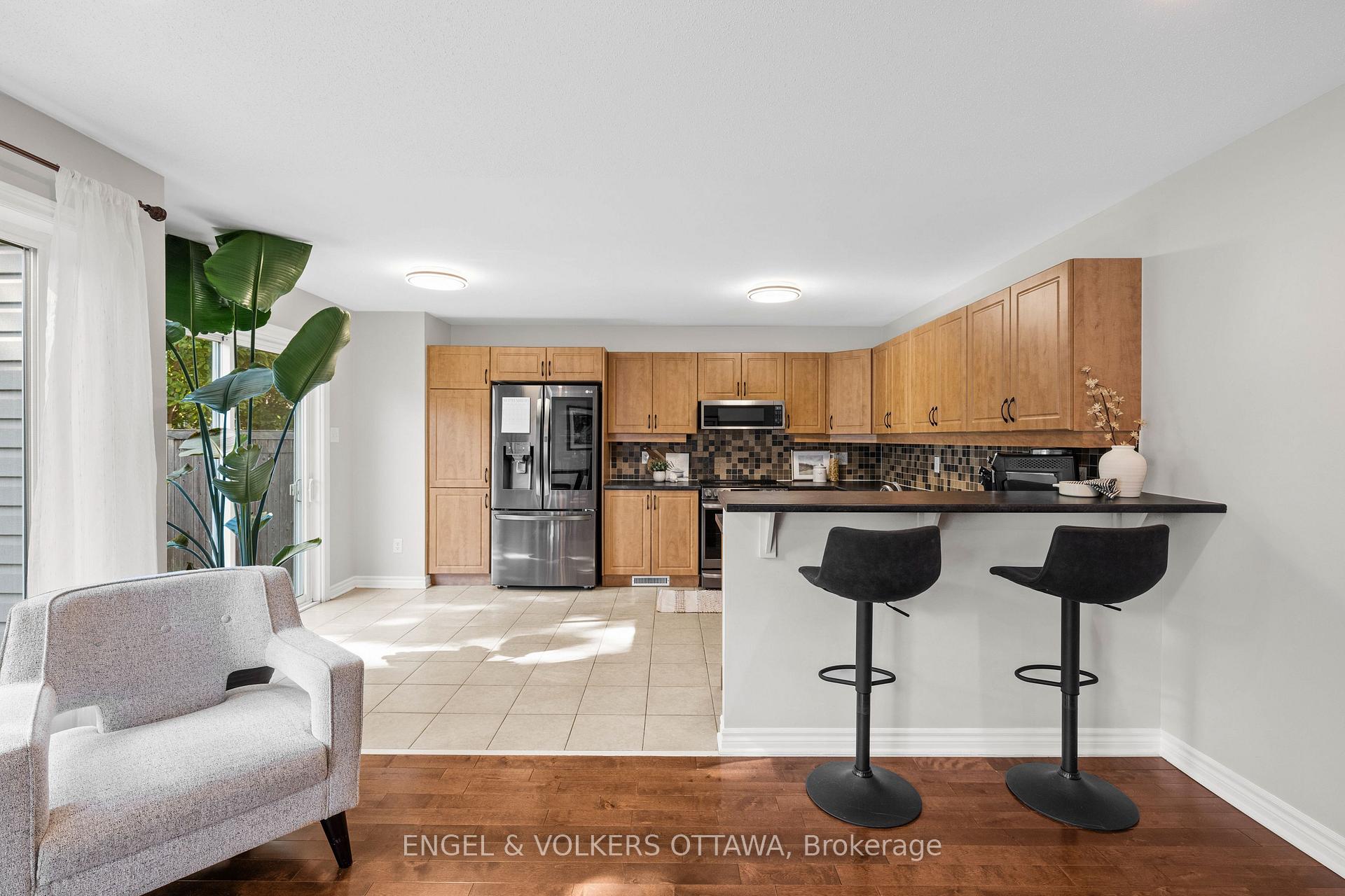 Photo 12 of 416 Vendevale Avenue, Ottawa, Stittsville (North) — HOMEH