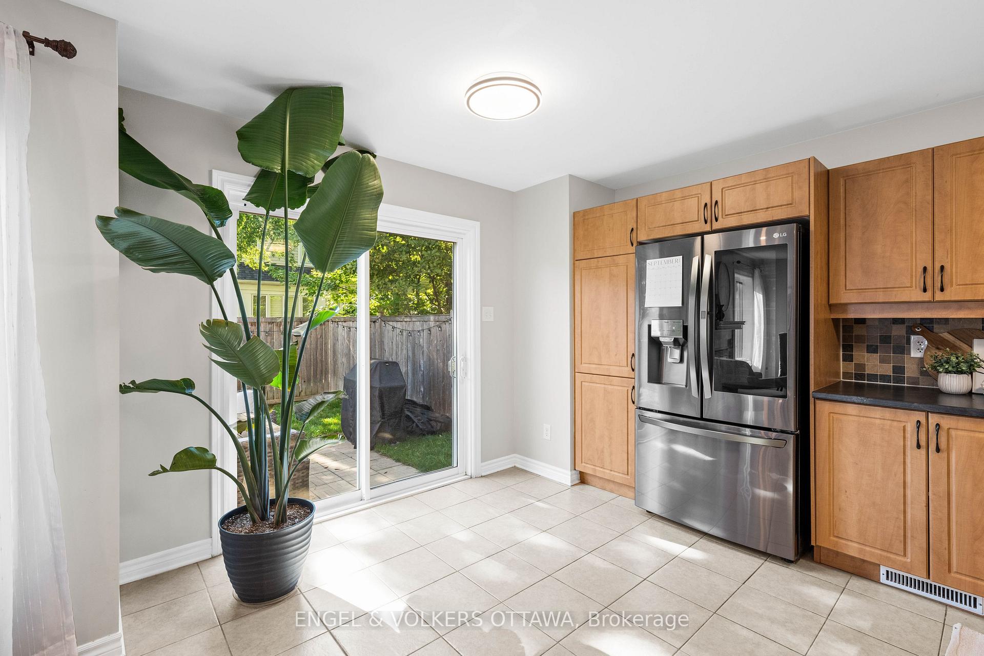 Photo 15 of 416 Vendevale Avenue, Ottawa, Stittsville (North) — HOMEH