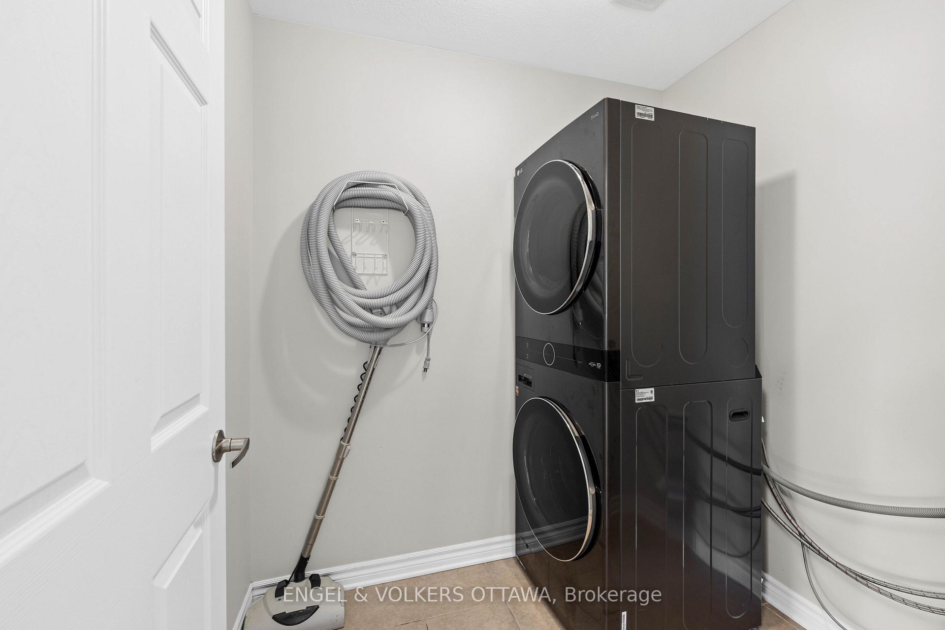 Photo 31 of 416 Vendevale Avenue, Ottawa, Stittsville (North) — HOMEH