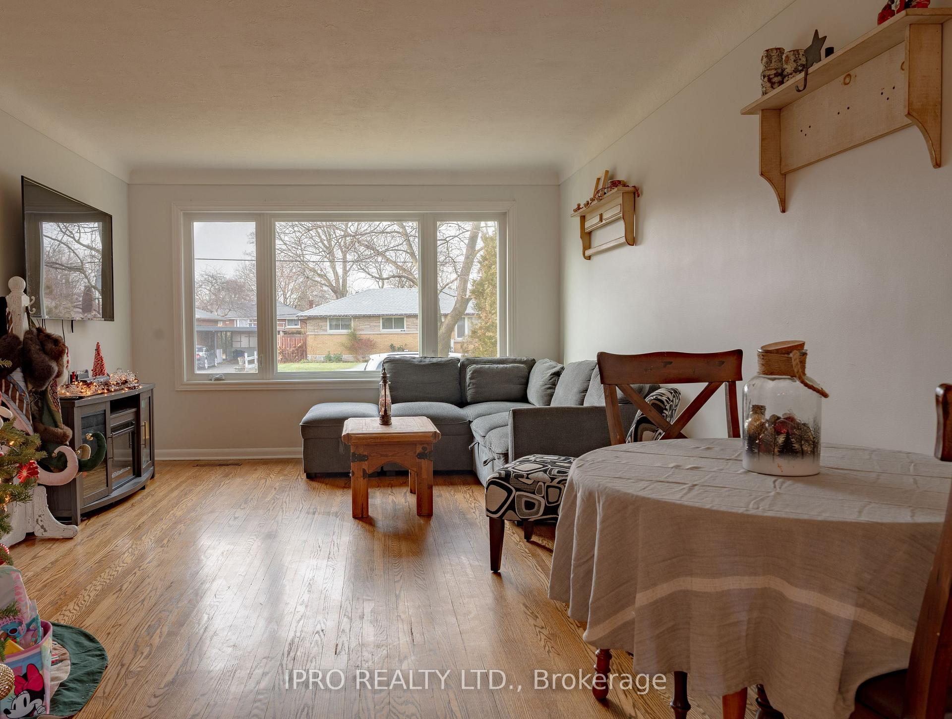 Photo 3 of 424 Bunting Road W, St. Catharines, Carlton/Bunting — HOMEH
