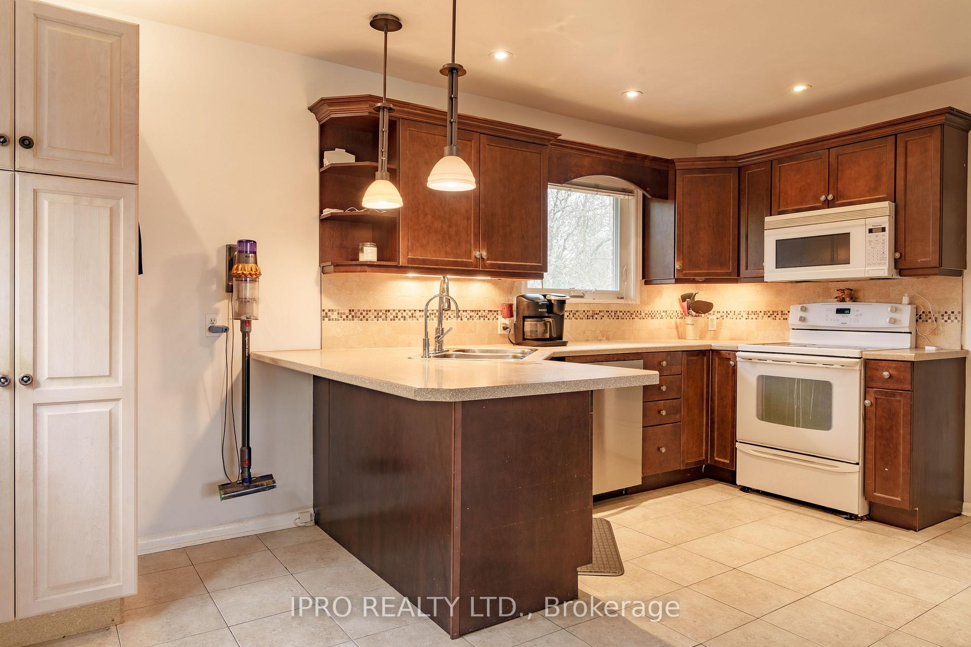 Photo 5 of 424 Bunting Road W, St. Catharines, Carlton/Bunting — HOMEH