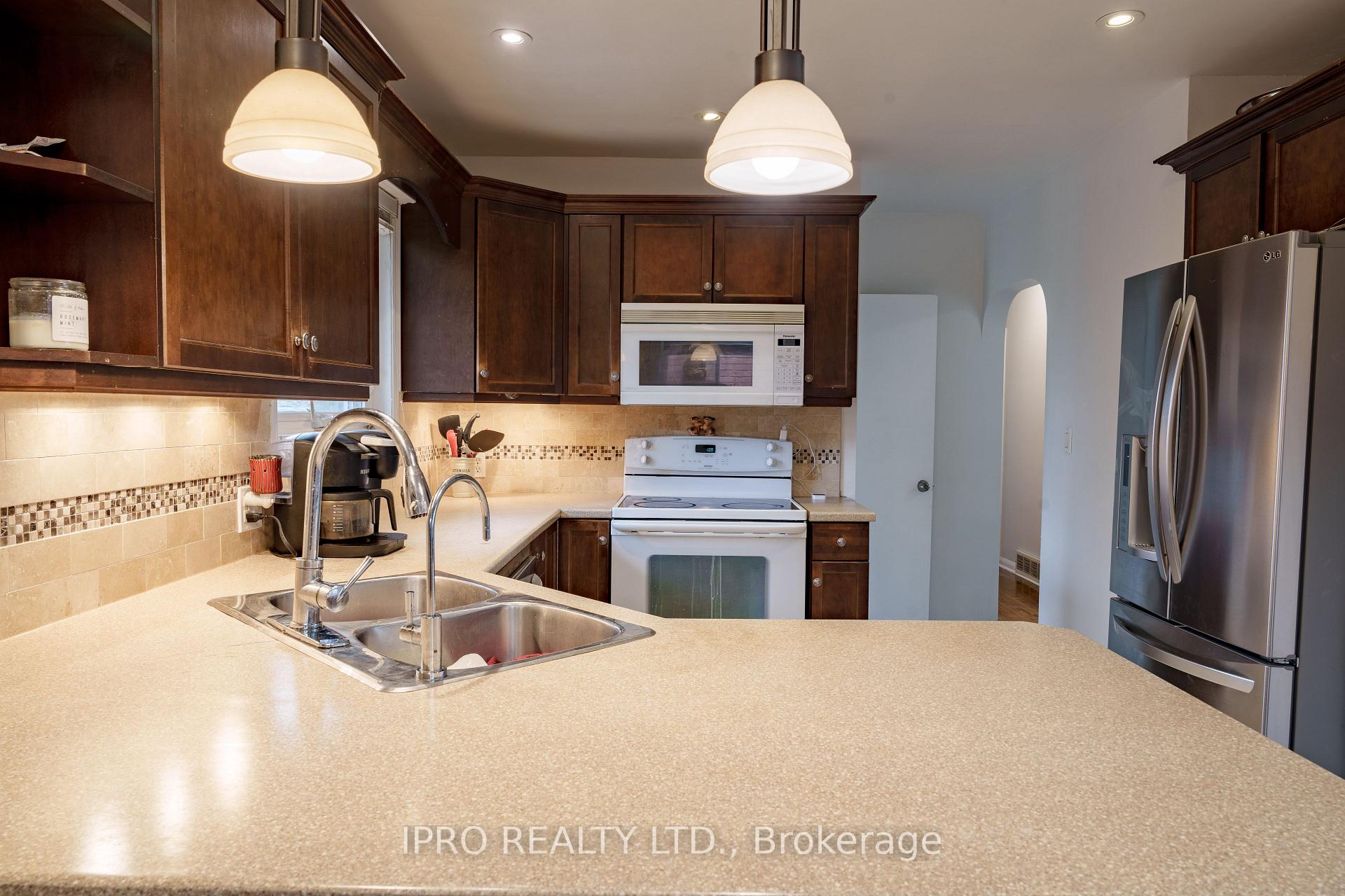 Photo 6 of 424 Bunting Road W, St. Catharines, Carlton/Bunting — HOMEH