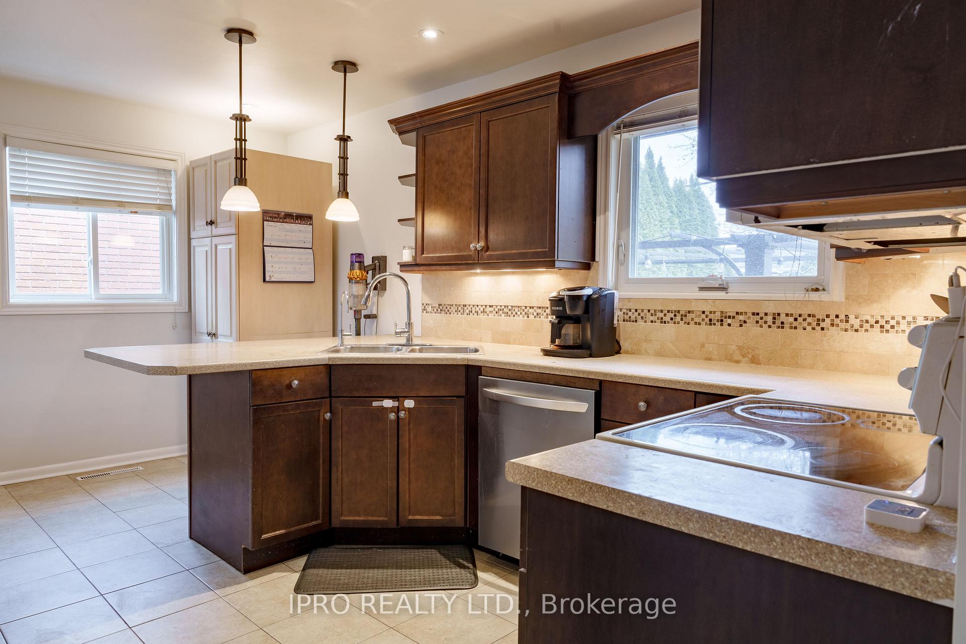 Photo 7 of 424 Bunting Road W, St. Catharines, Carlton/Bunting — HOMEH