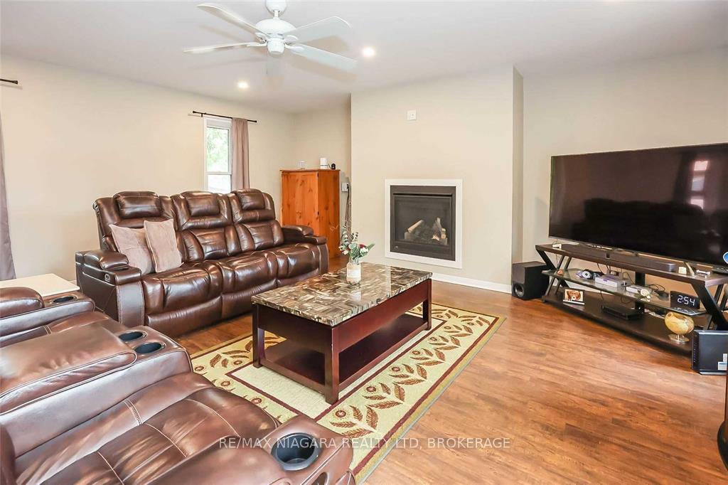 Photo 6 of 41 Meadowvale Drive, St. Catharines, Lakeport — HOMEH