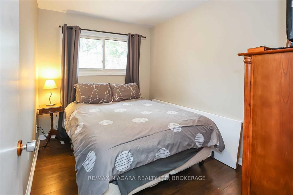 Photo 12 of 41 Meadowvale Drive, St. Catharines, Lakeport — HOMEH
