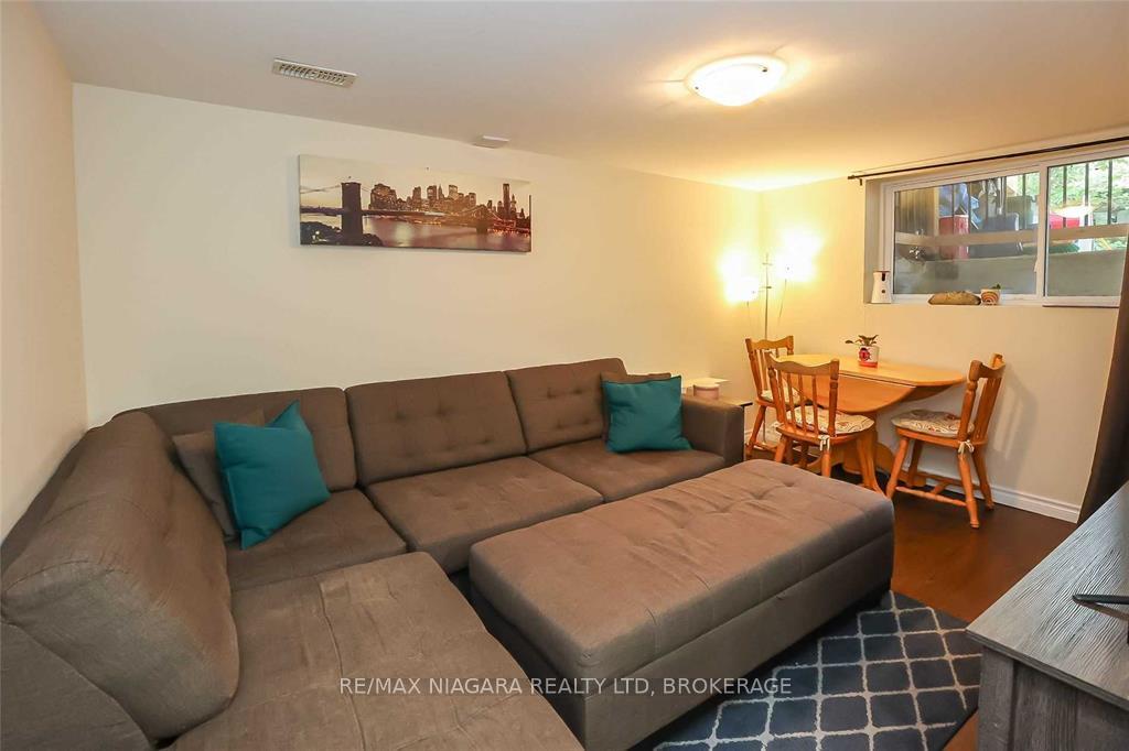 Photo 18 of 41 Meadowvale Drive, St. Catharines, Lakeport — HOMEH
