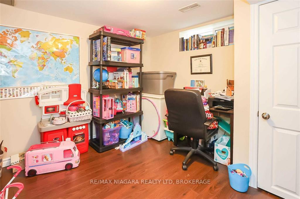 Photo 22 of 41 Meadowvale Drive, St. Catharines, Lakeport — HOMEH