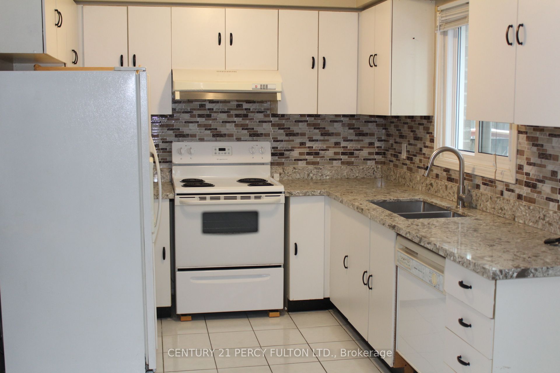 Photo 16 of 83 Barnes Drive, Ajax, Central — HOMEH
