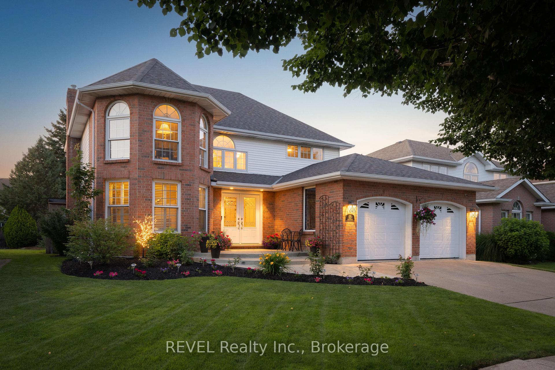 Photo 2 of 13 Chessington Street, St. Catharines, Grapeview — HOMEH