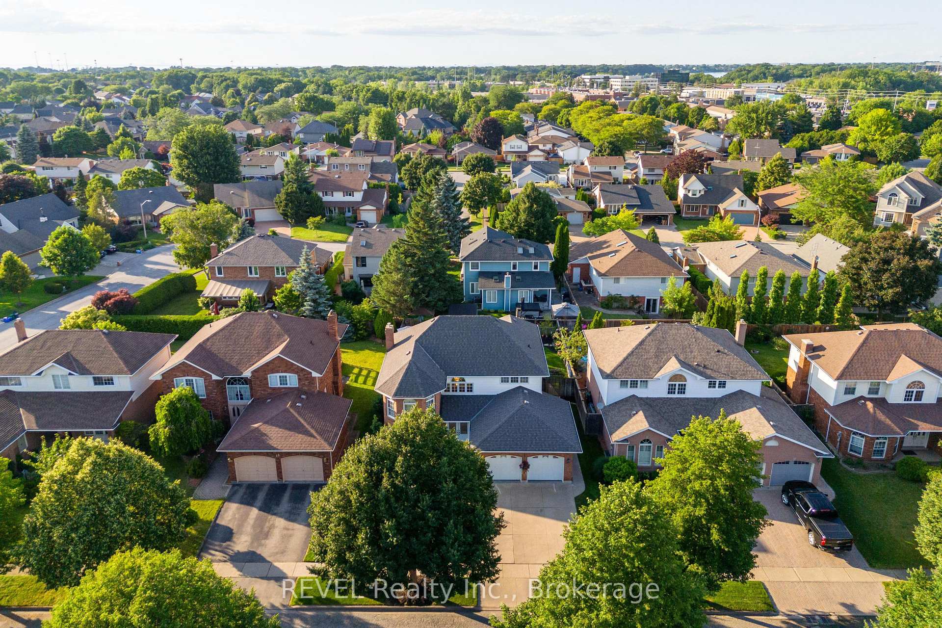 Photo 45 of 13 Chessington Street, St. Catharines, Grapeview — HOMEH