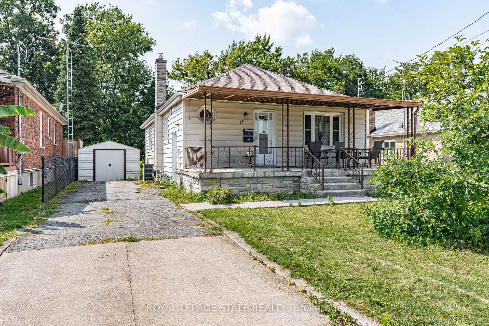 Photo 3 of 17 Prestwick Avenue, St. Catharines, Oakdale — HOMEH