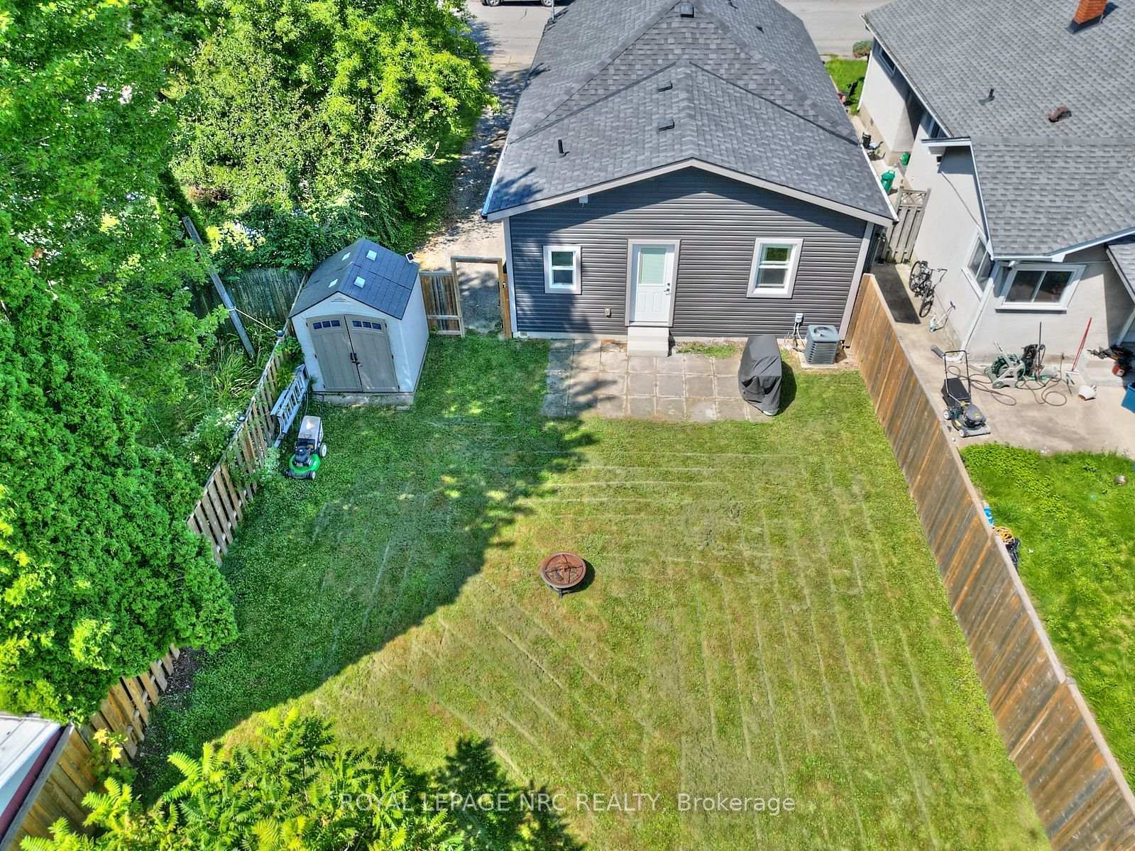 Photo 3 of 2 Fairburn Avenue, St. Catharines, Burleigh Hill — HOMEH