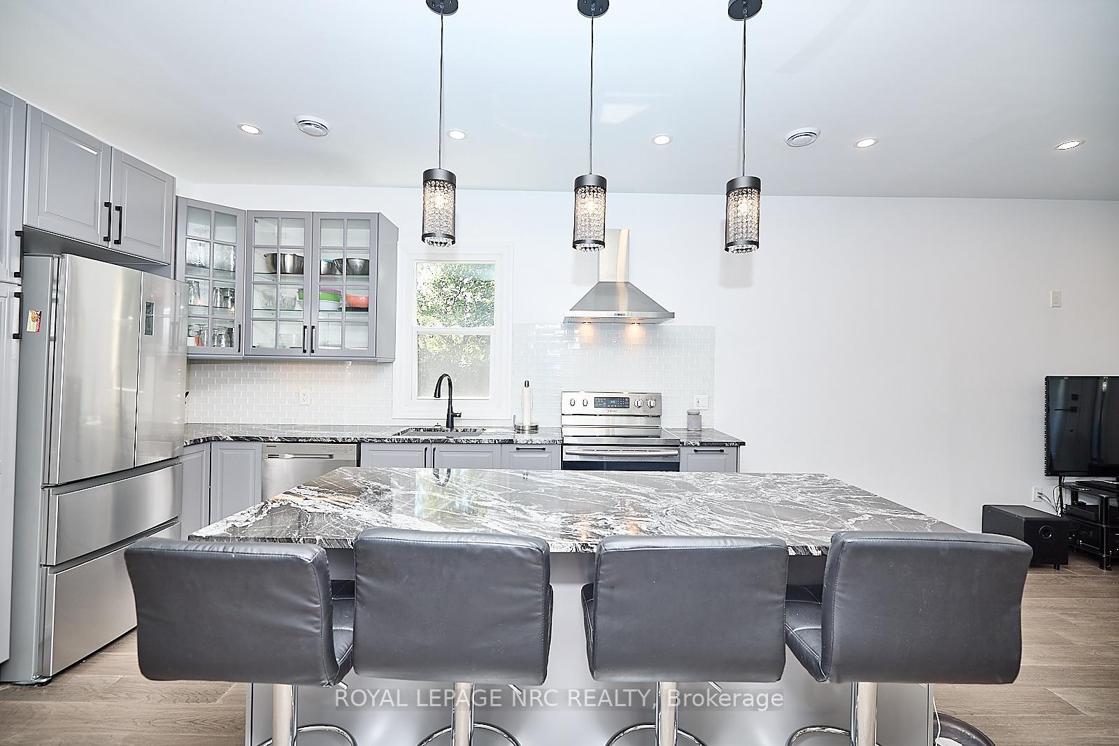 Photo 7 of 2 Fairburn Avenue, St. Catharines, Burleigh Hill — HOMEH