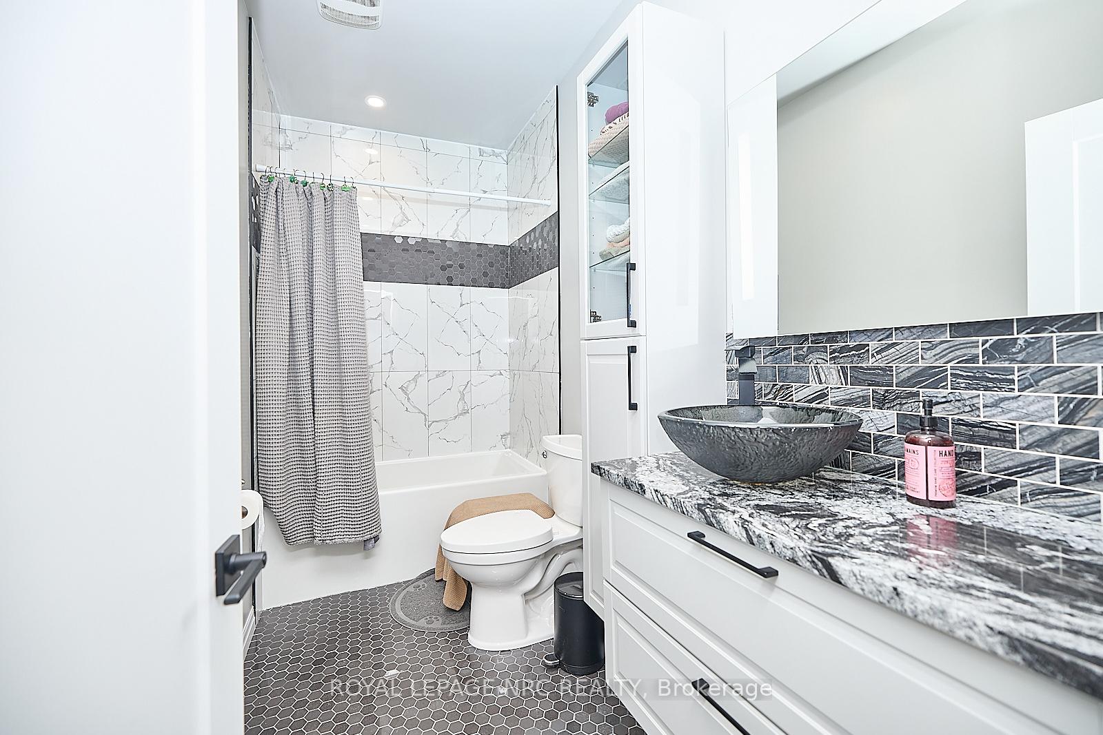 Photo 8 of 2 Fairburn Avenue, St. Catharines, Burleigh Hill — HOMEH