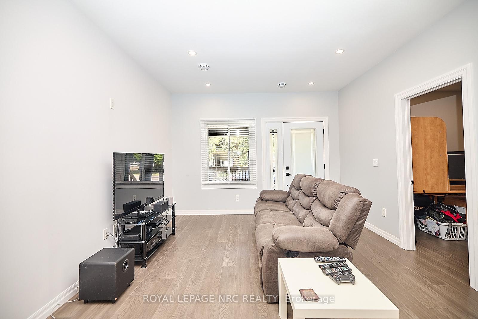 Photo 11 of 2 Fairburn Avenue, St. Catharines, Burleigh Hill — HOMEH